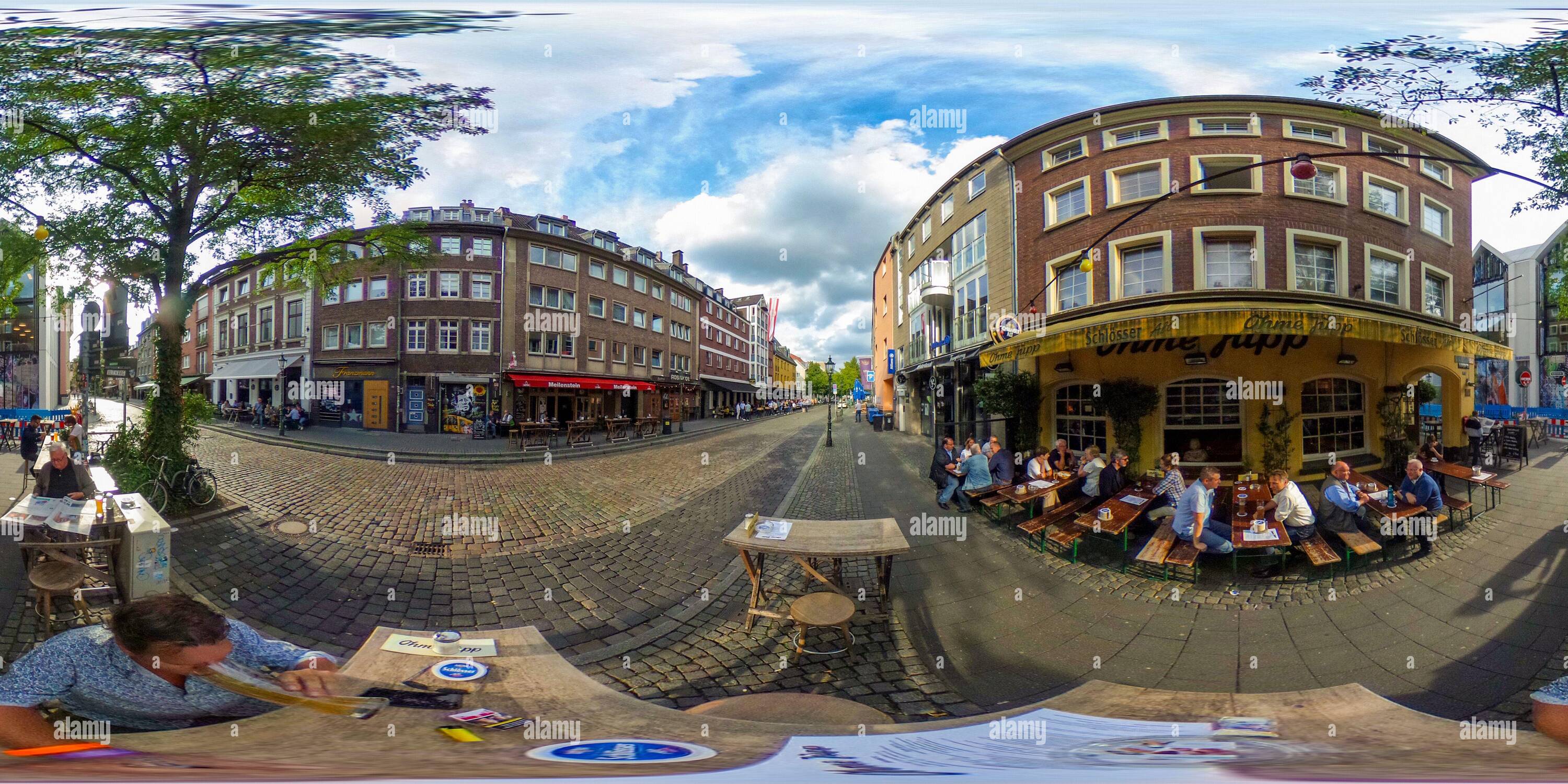 Vue panoramique à 360° de Pub „Ohme Jupp“ dans Ratinger Strasse à Altstadt à Düsseldorf, NRW, Allemagne