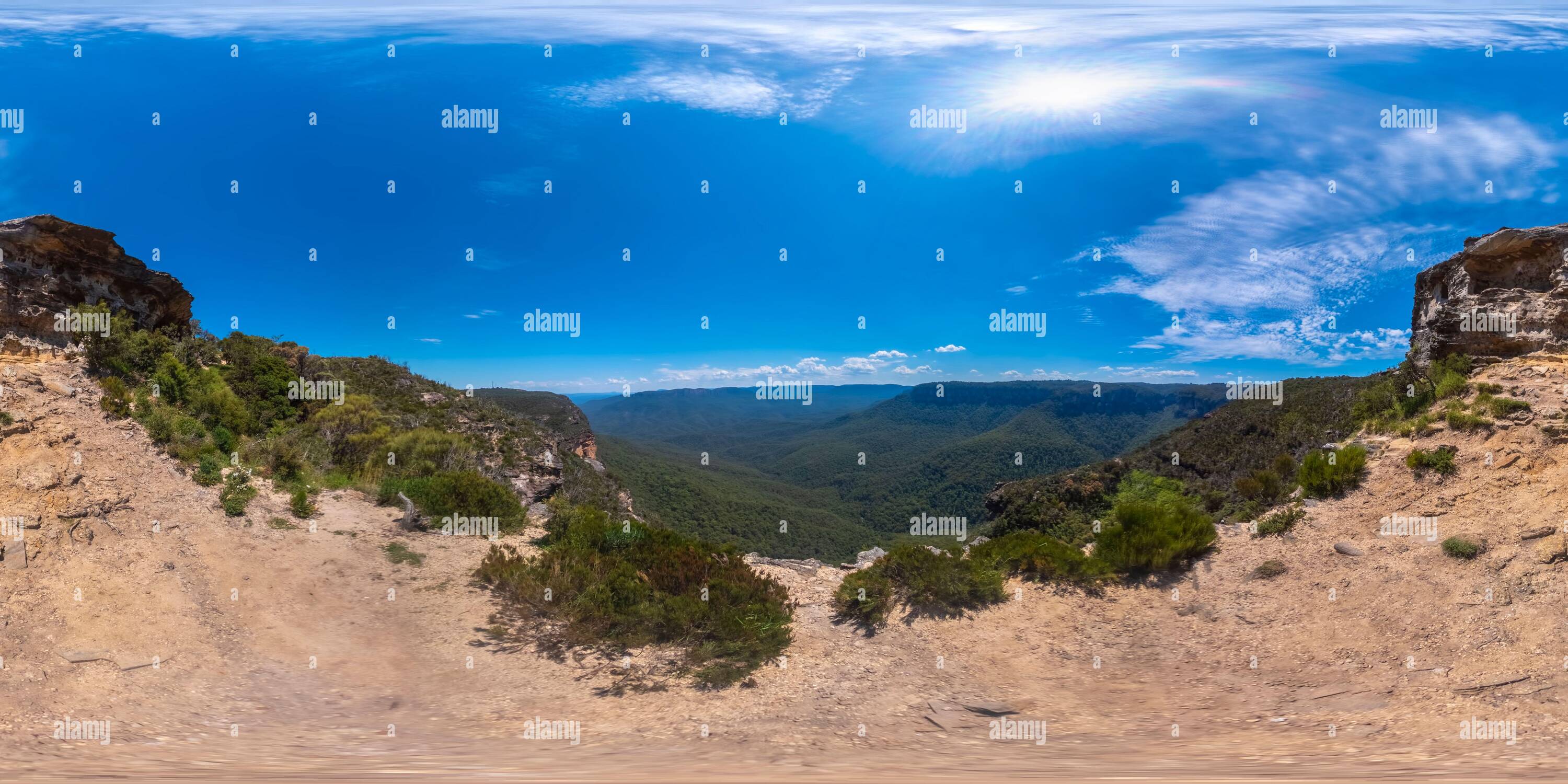 Vue panoramique à 360° de Photographie panoramique sphérique de 360 de la vallée de Jamison de Kings Tableland près de Wentworth Falls dans les Blue Mountains dans la région Nouvelle-Galles du Sud en