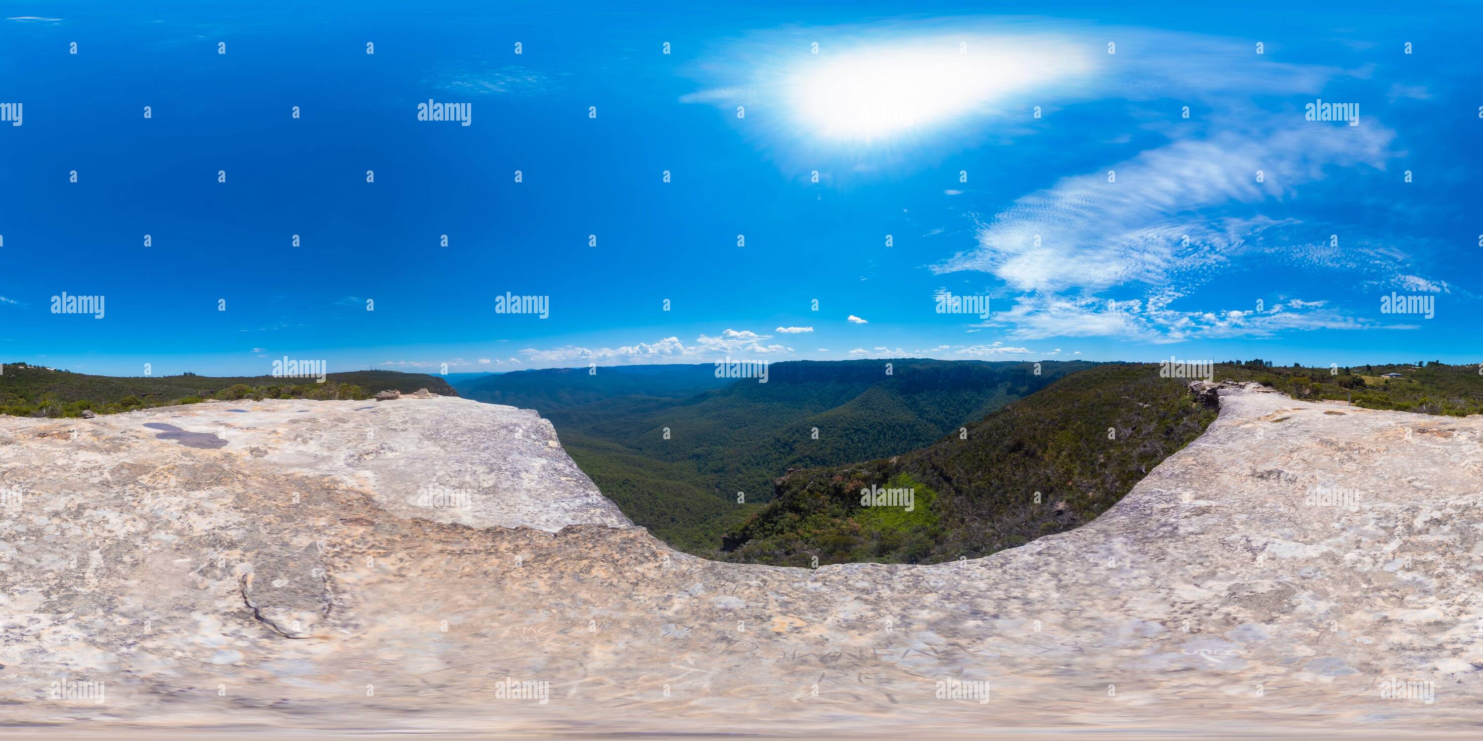 Vue panoramique à 360° de Photographie panoramique sphérique de 360 de la vallée de Jamison de Kings Tableland près de Wentworth Falls dans les Blue Mountains dans la région Nouvelle-Galles du Sud en