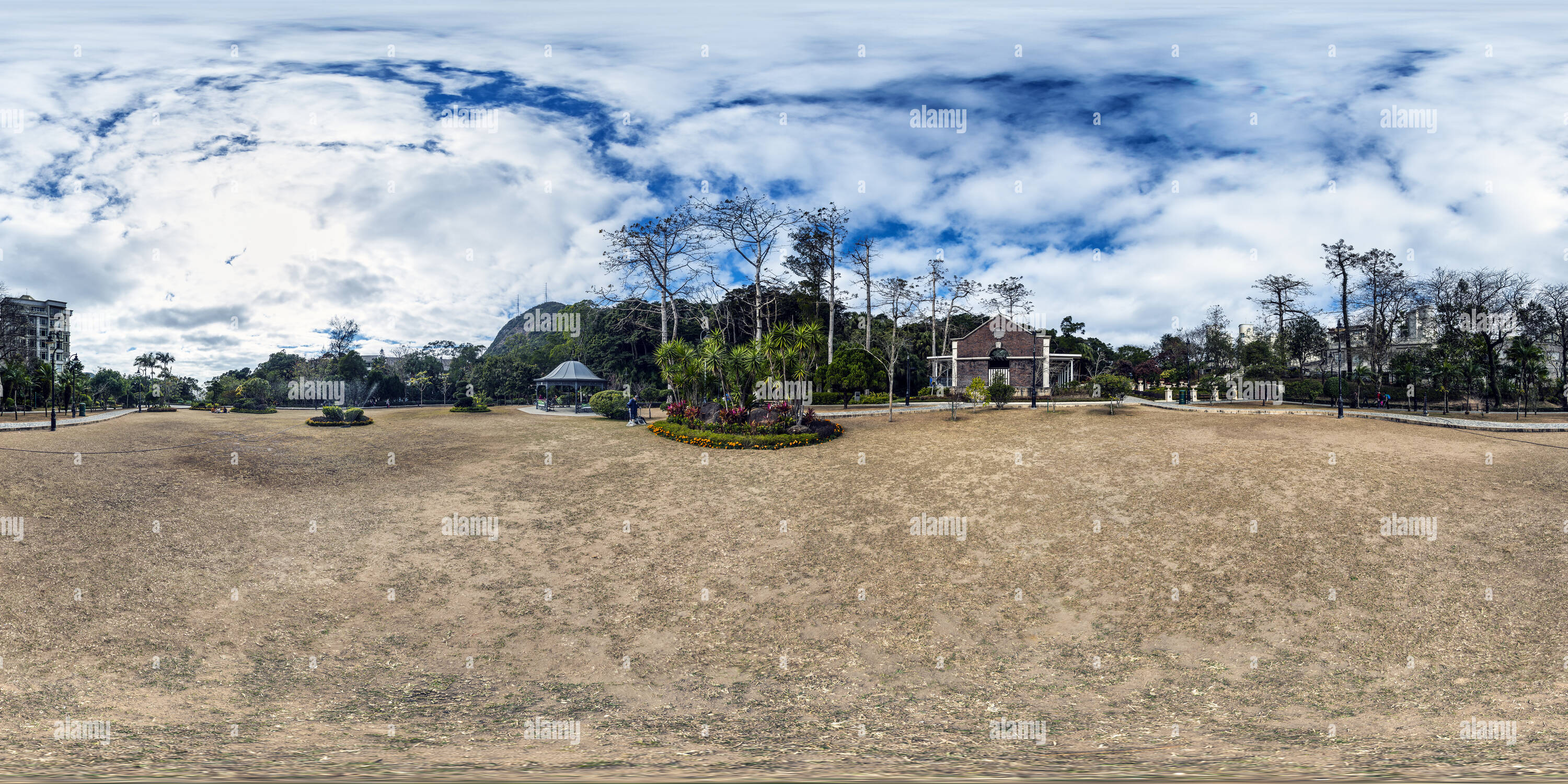 Vue panoramique à 360° de 20210121 Victoria Peak Garden Mount Austin Rd（柯士甸山遊樂場）, HK