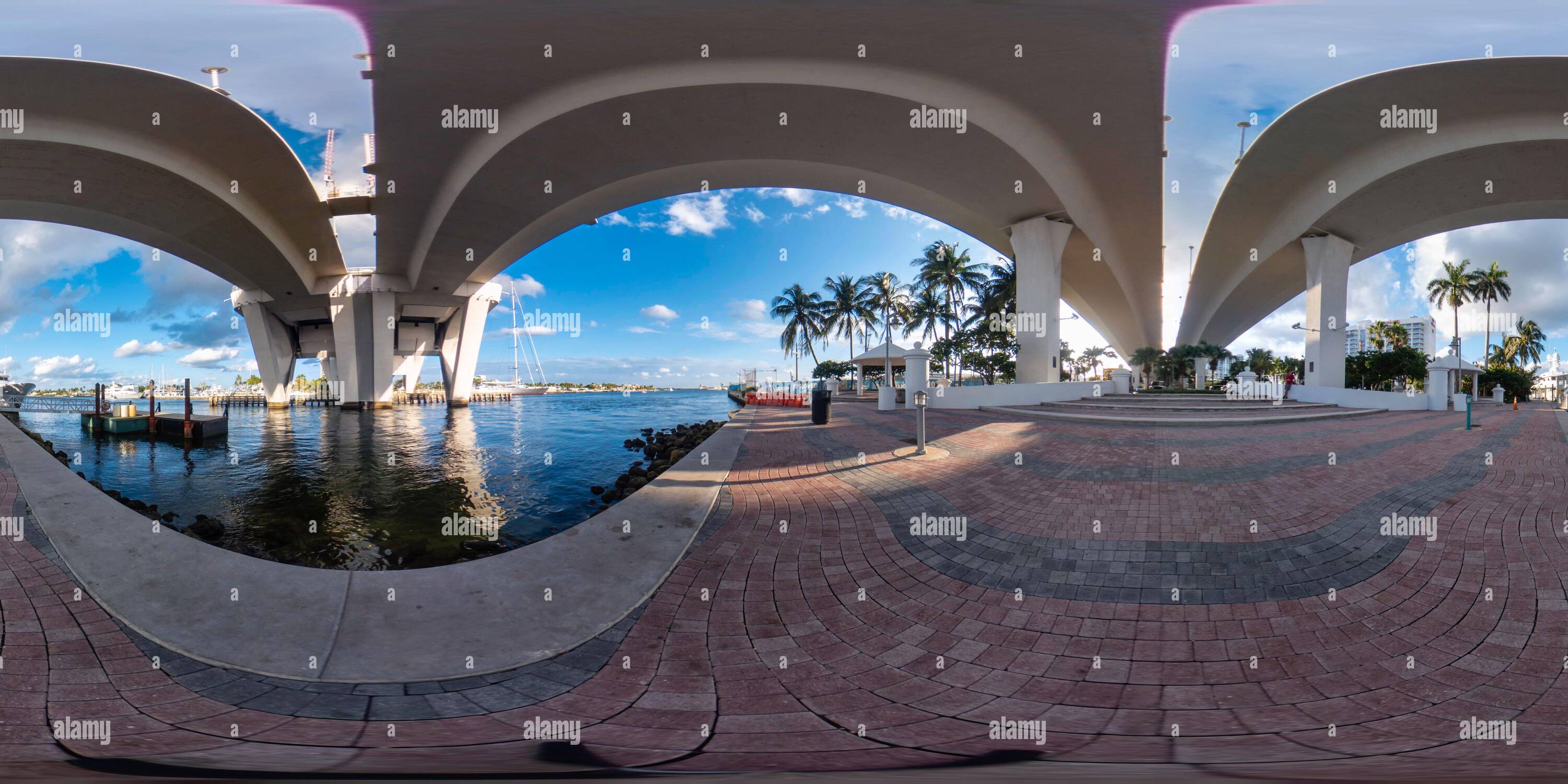 Vue panoramique à 360° de 360 photo sphérique sous le pont de la 17e rue à fort Lauderdale FL États-Unis