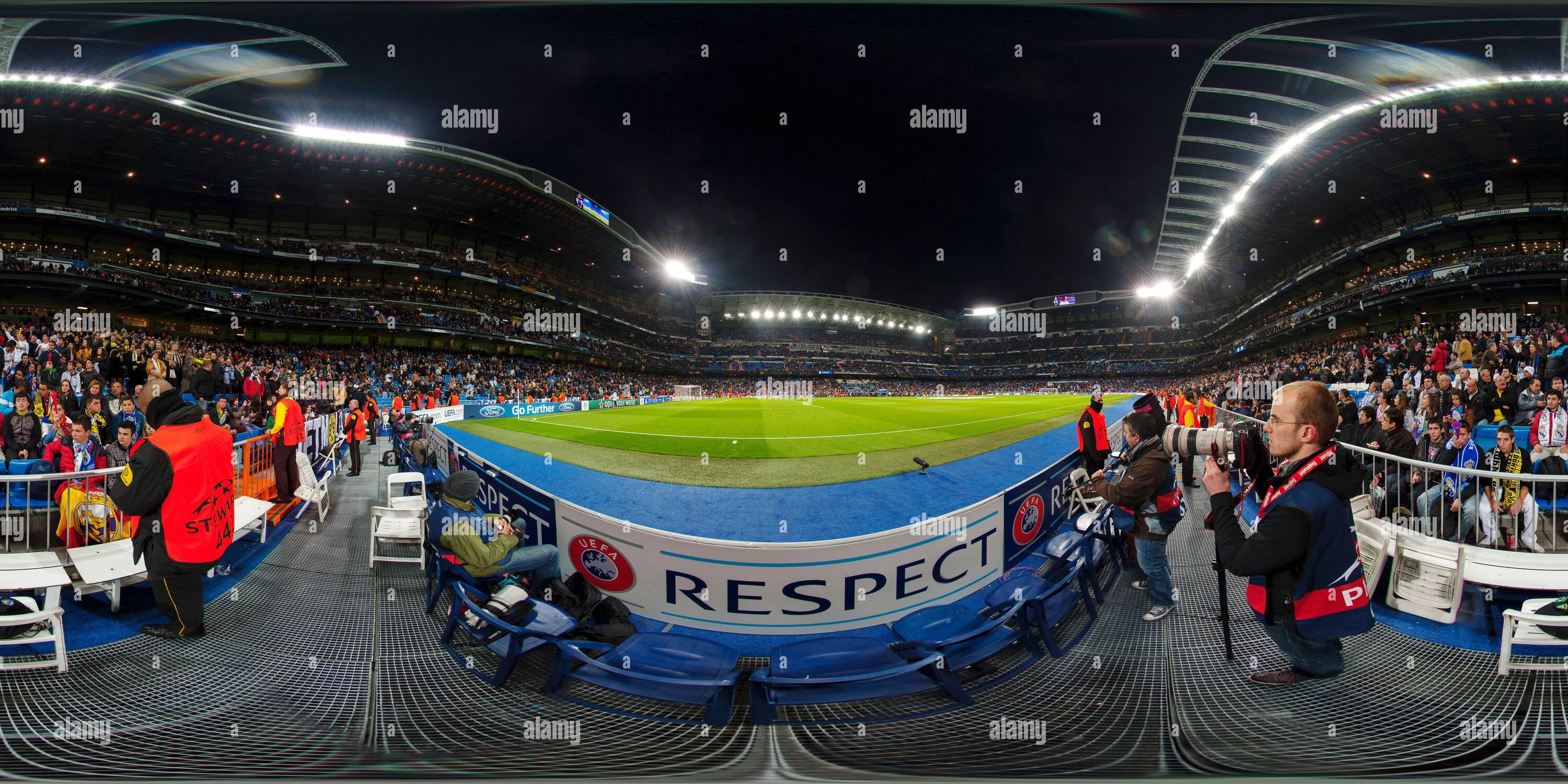 Vue panoramique à 360° de Estadio Santiago Bernabeu Madrid Espagne 6.11.2012, football: Match de la ligue des champions Real Madrid vs Borussia Dortmund - avant le match