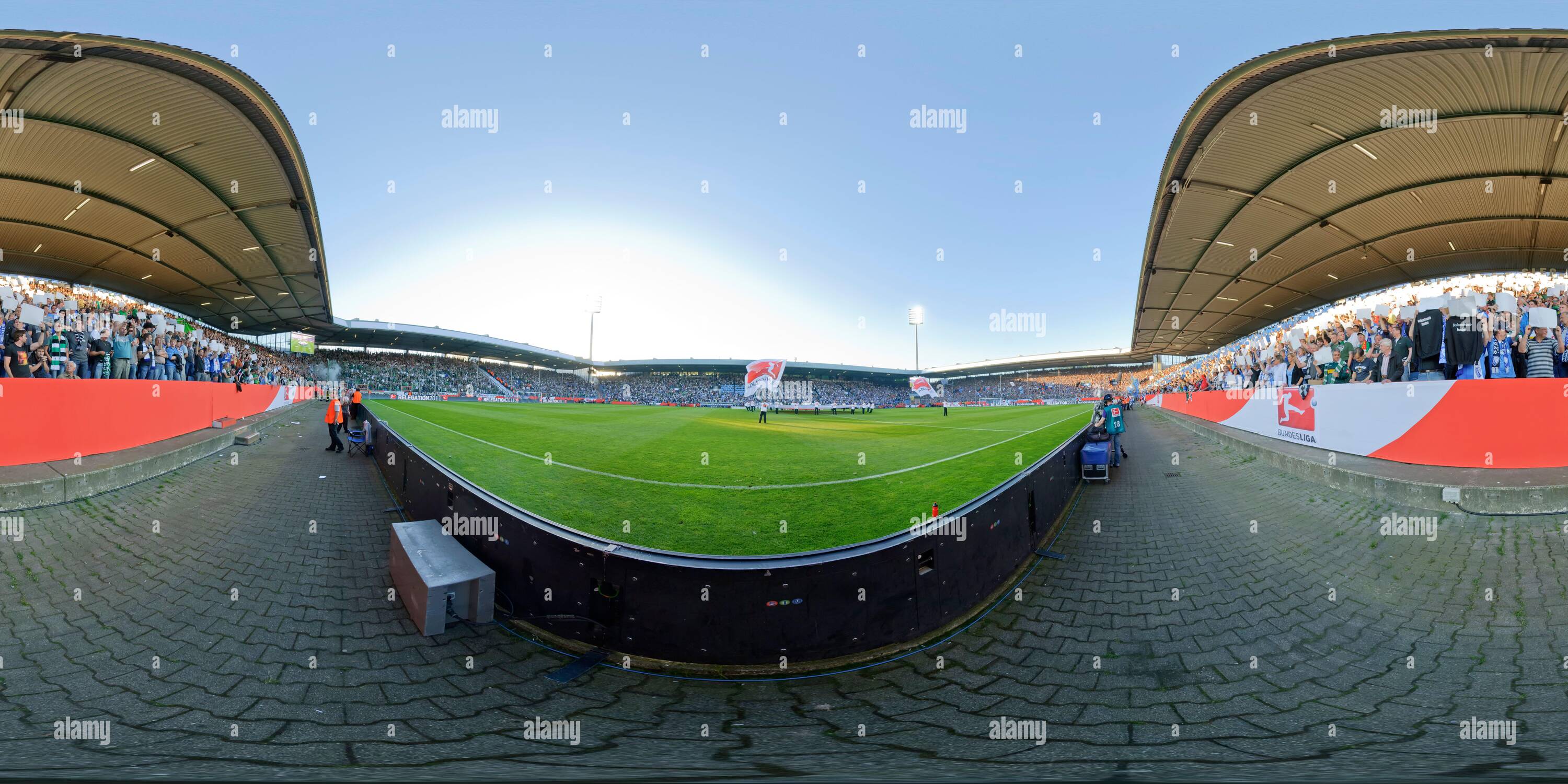 Vue panoramique à 360° de Ruhrstadion Bochum Allemagne 25.05.2011, football: Relégation 2nd leg match VFL Bochum vs Borussia Moenchengladbach 1:1 - les fans attendent les équipes