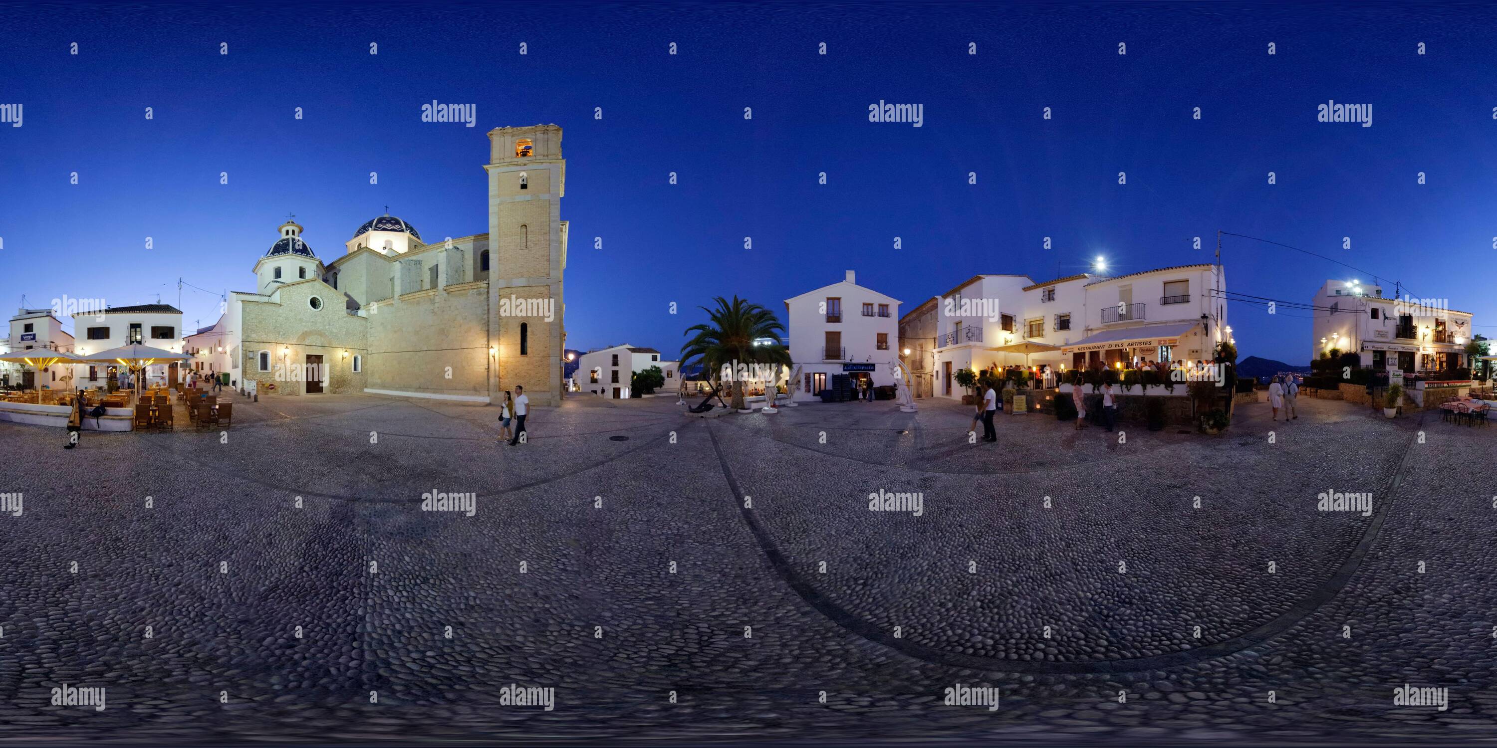 Vue panoramique à 360° de Place de l'église dans la vieille ville d'Altea, province d'Alicante, Espagne