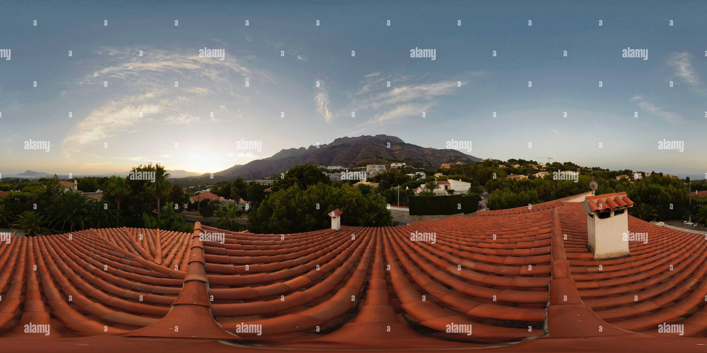 Vue panoramique à 360° de Vue ronde de la vallée au-dessous de la Sierra de Bernia près d'Altea la Vellla, province d'Alicante, Communidad Valenciana, Espagne