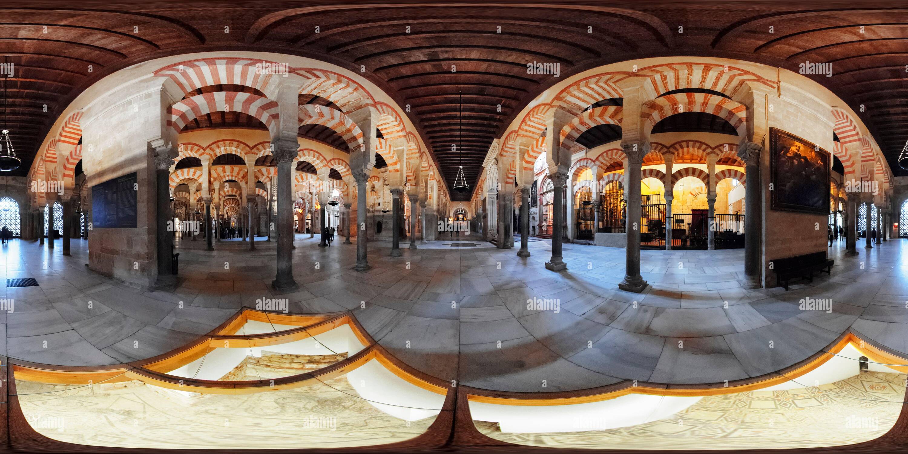 Vue panoramique à 360° de Mezquita de Cordoba, Andalousie, Espagne