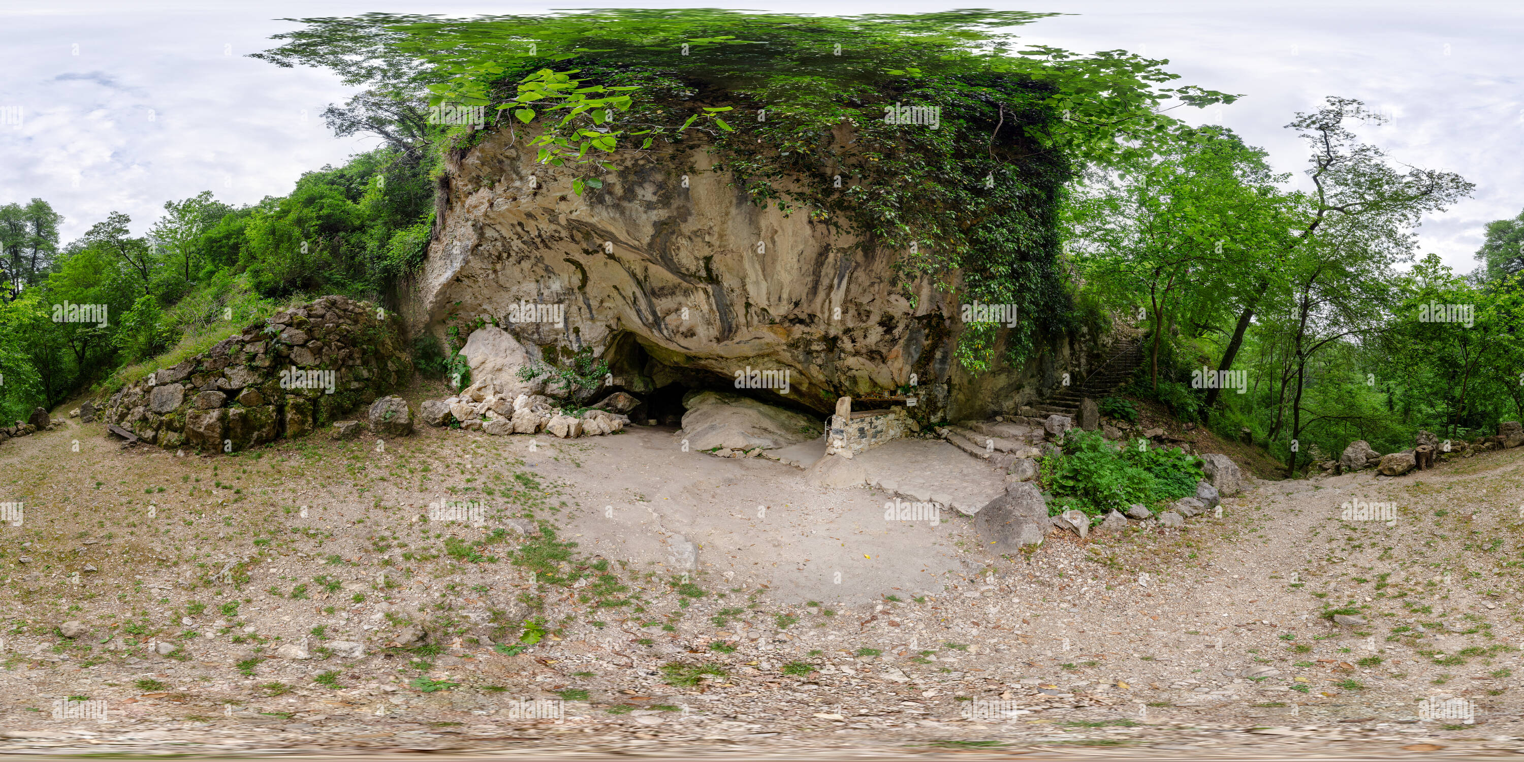 Vue panoramique à 360° de La place du gardien est sur le chemin de Simon le Canonite. New Athos, Abkhazie.