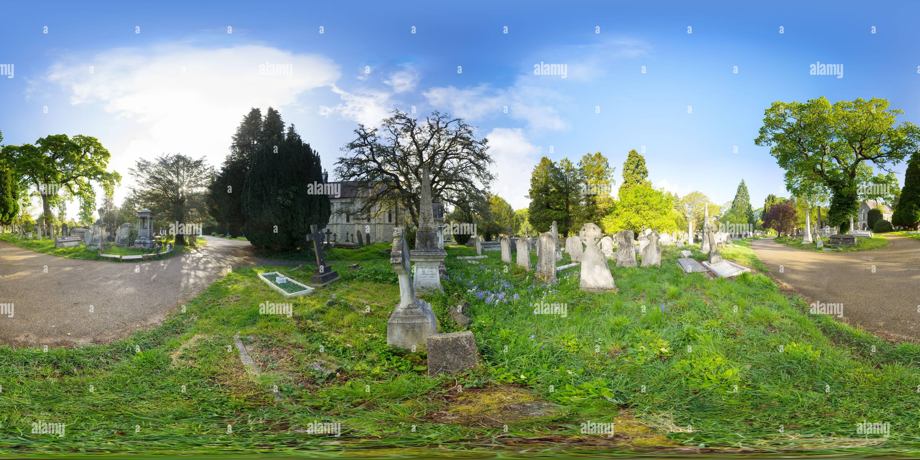 Vue panoramique à 360° de Les chapelles mortuaires anglicanes et non conformistes du vieux cimetière de Southampton, sur le site commun de Southampton, Hampshire, en Angleterre.