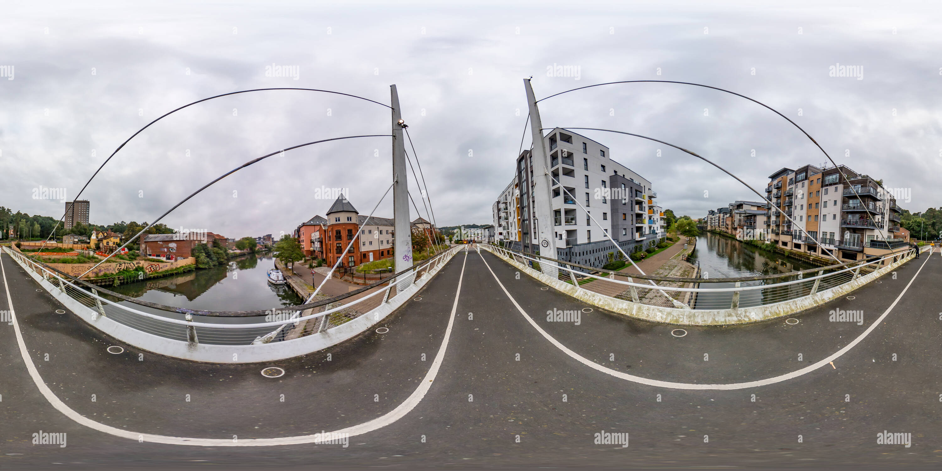 Vue panoramique à 360° de Pont Novi Sad Friendship au-dessus de la rivière Wensm, Norwich