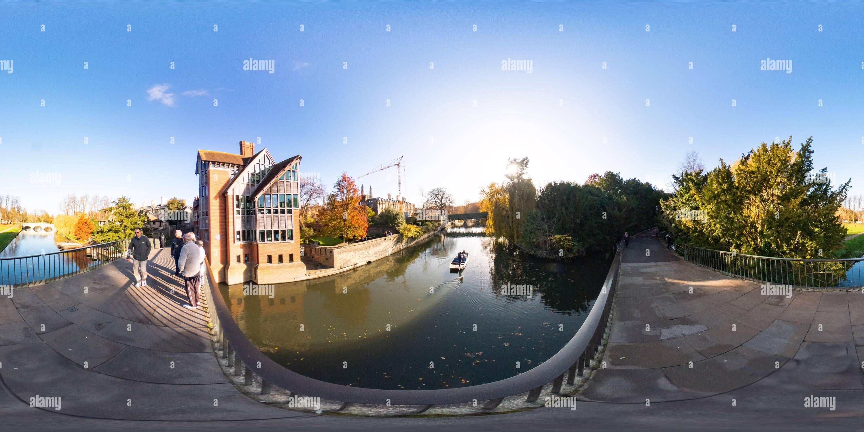 Vue panoramique à 360° de 360 photo des dos de Cambridge et de la came de la rivière capturée à partir du pont public de l'auberge de Garret