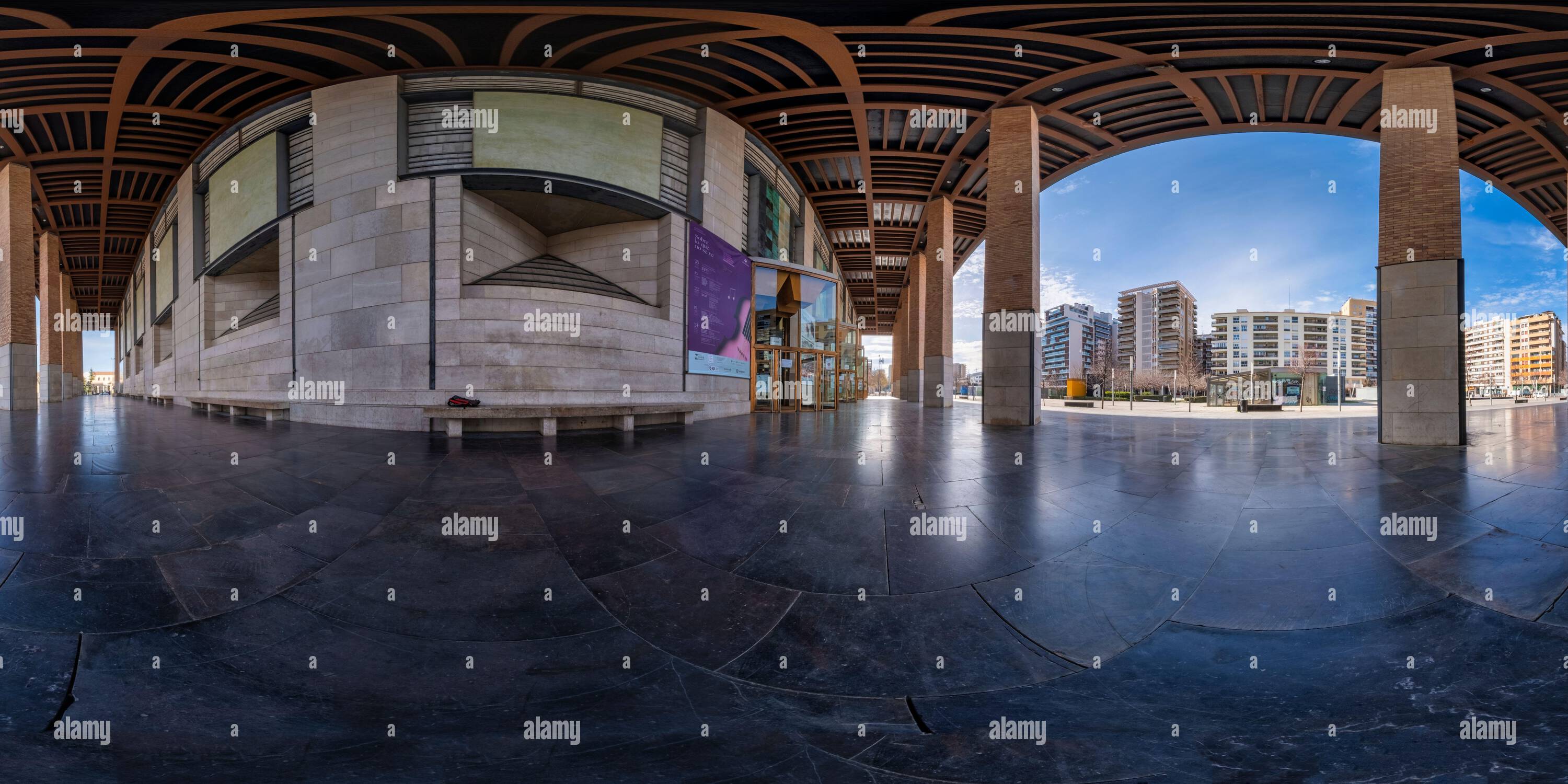 Vue panoramique à 360° de Photographie à 360 degrés de l'auditorium de Saragosse, espagne, 28/03/2022