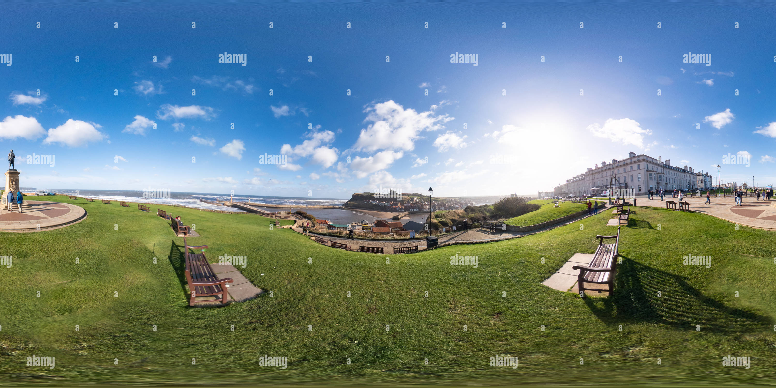 Vue panoramique à 360° de Vue depuis West Cliff, dans la ville balnéaire de Whitby, sur la côte du Yorkshire