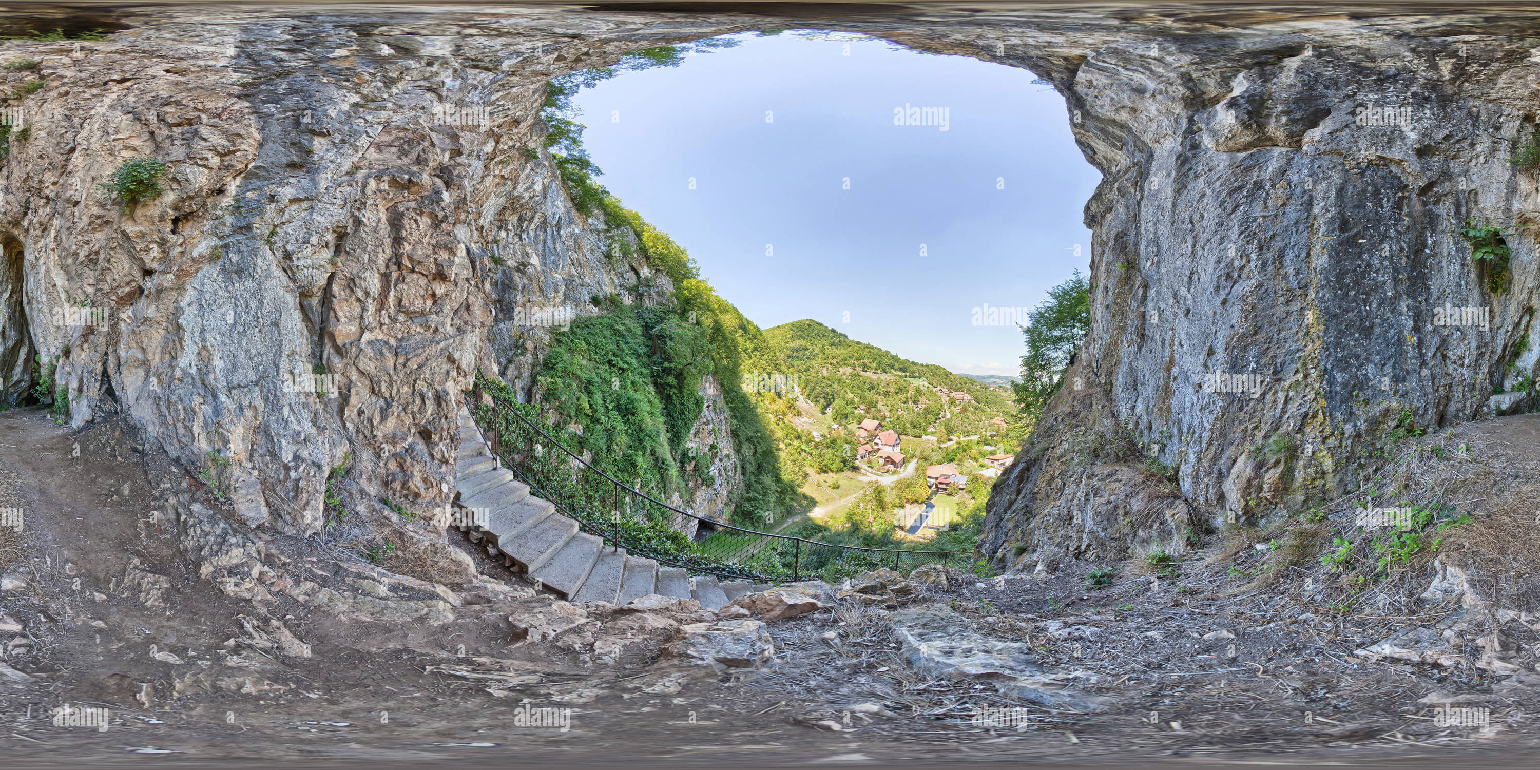 Vue panoramique à 360° de Poled ispred ulaza Potpećke pećine