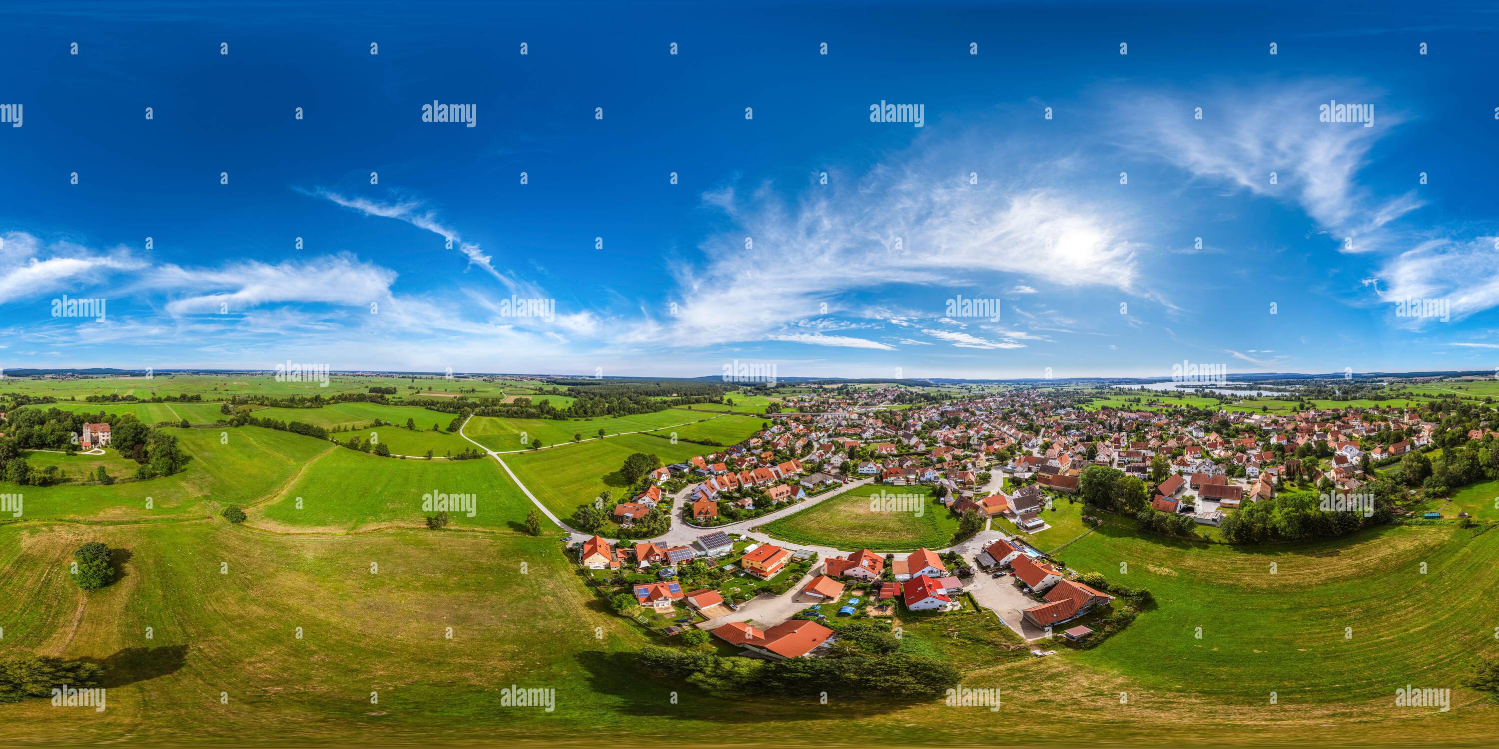 Vue panoramique à 360° de Muhr sur le lac - village idyllique et paysage en franconian quartier des lacs