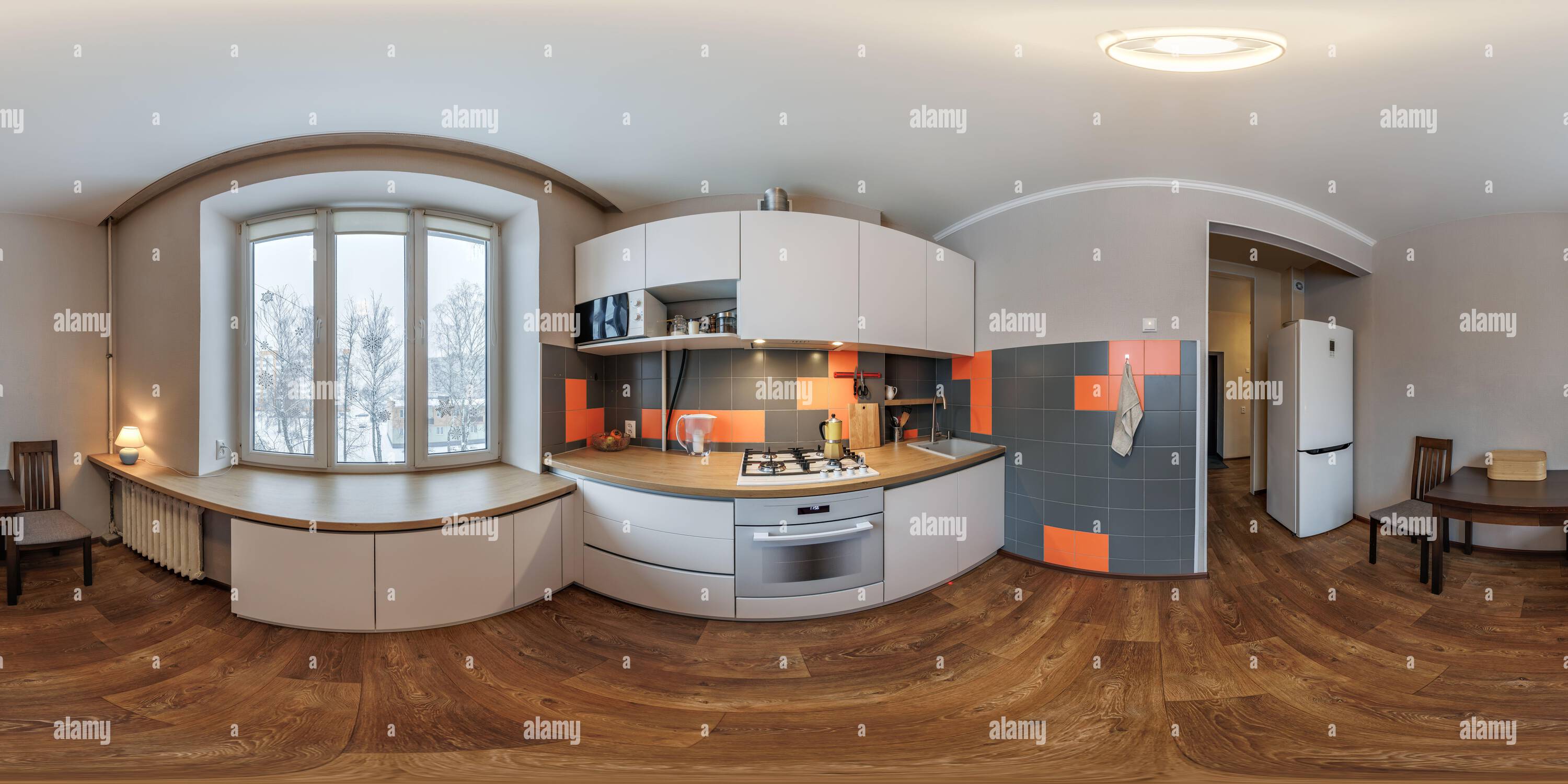 Vue panoramique à 360° de Vue panoramique de hdri 360 sphérique sans couture à l'intérieur de la petite cuisine dans les appartements modernes avec meubles en projection équirectangulaire, VR