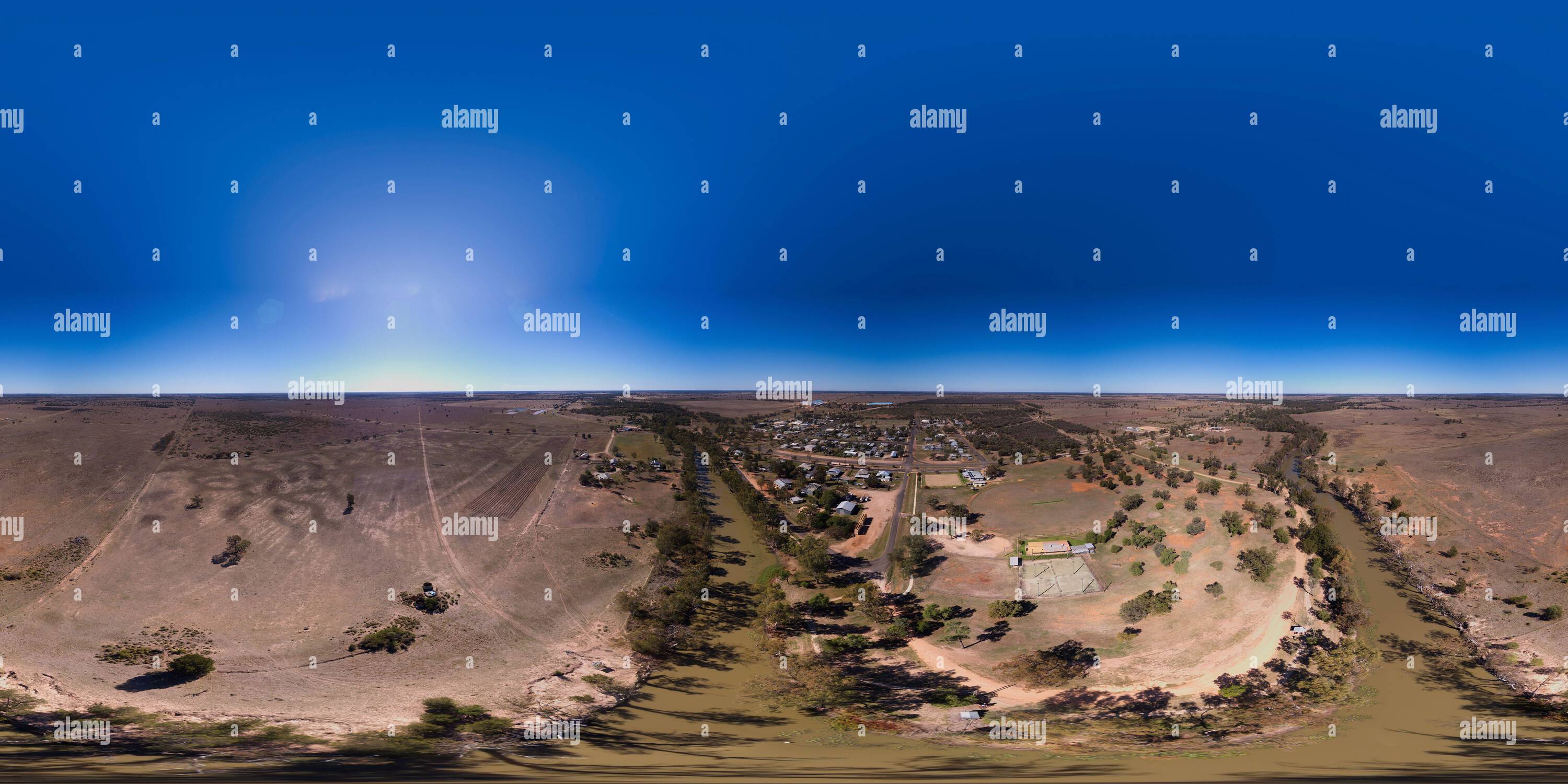 Vue panoramique à 360° de Meandarra sur les rives de Brigalow Creek Western Downs Queensland Australie vue panoramique aérienne 360