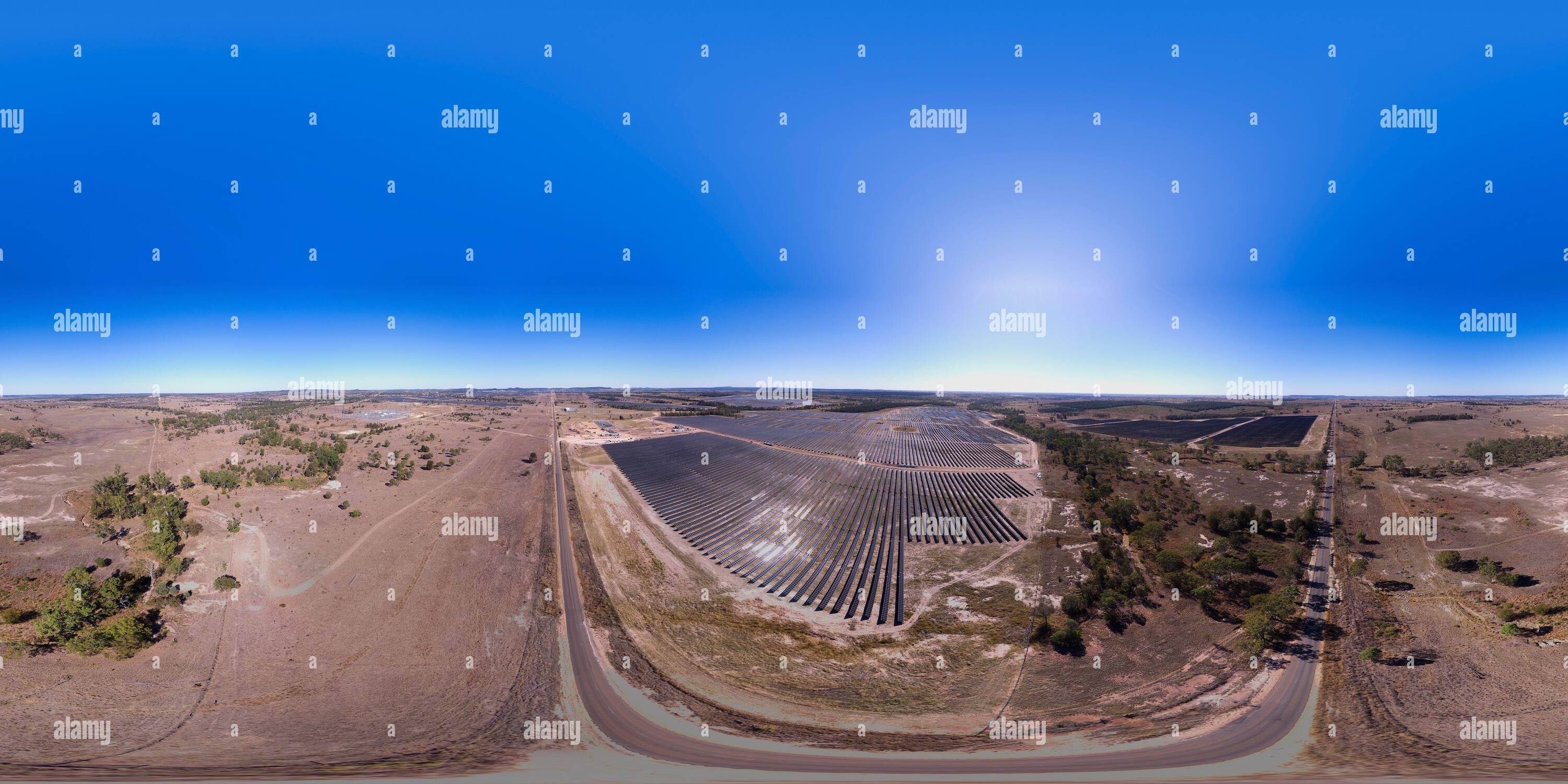 Vue panoramique à 360° de Image panoramique à 360° du premier grand système de stockage de batterie (BESS) du Queensland qui stocke l'énergie de près de 500 000 panneaux solaires à Woleebee