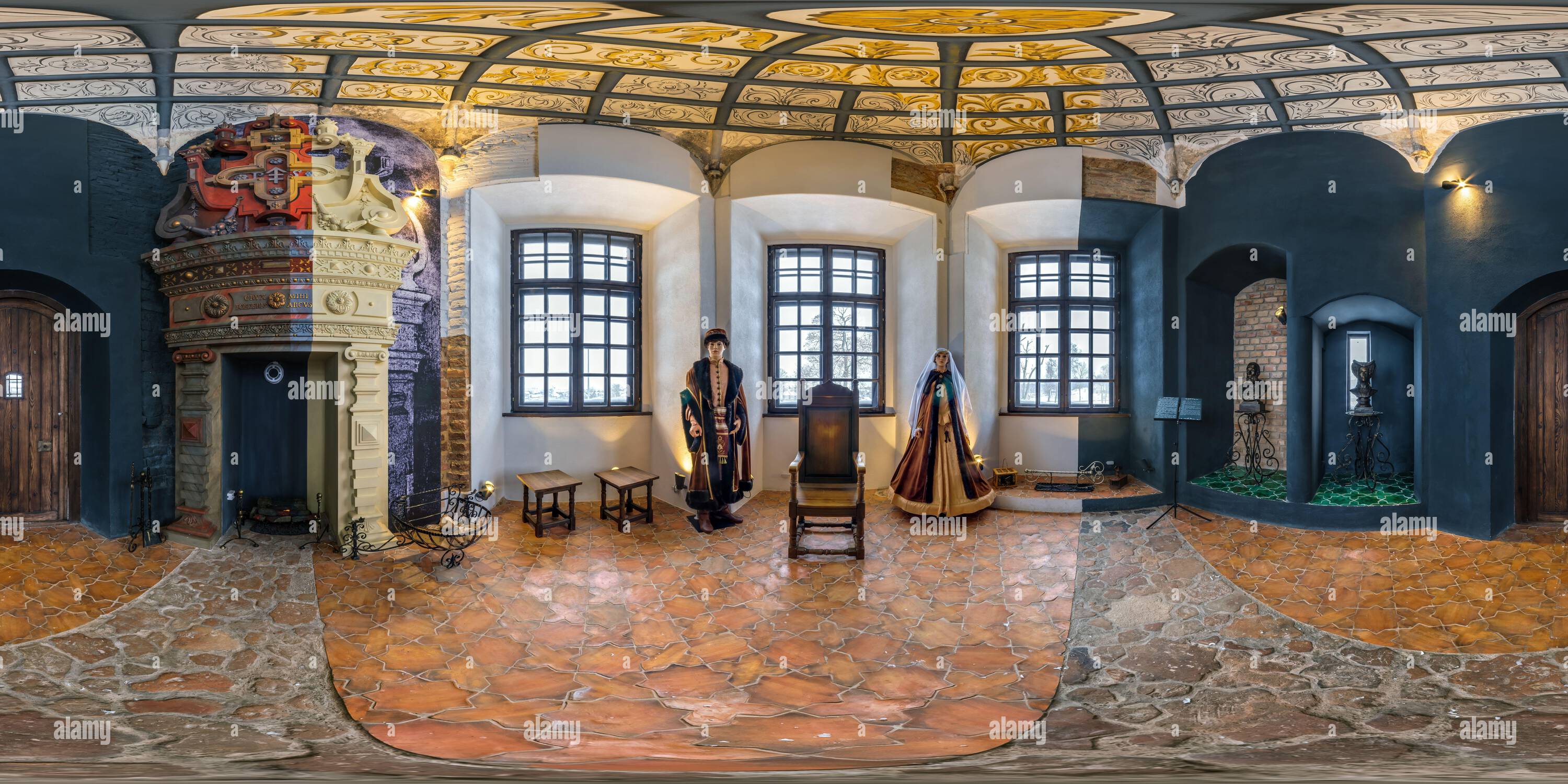 Vue panoramique à 360° de GOLSHANY, BÉLARUS - DÉCEMBRE 2022 : vue panoramique de la hdri 360 à l'intérieur de la petite salle du trône et reconstruction du musée dans le château avec hall et f