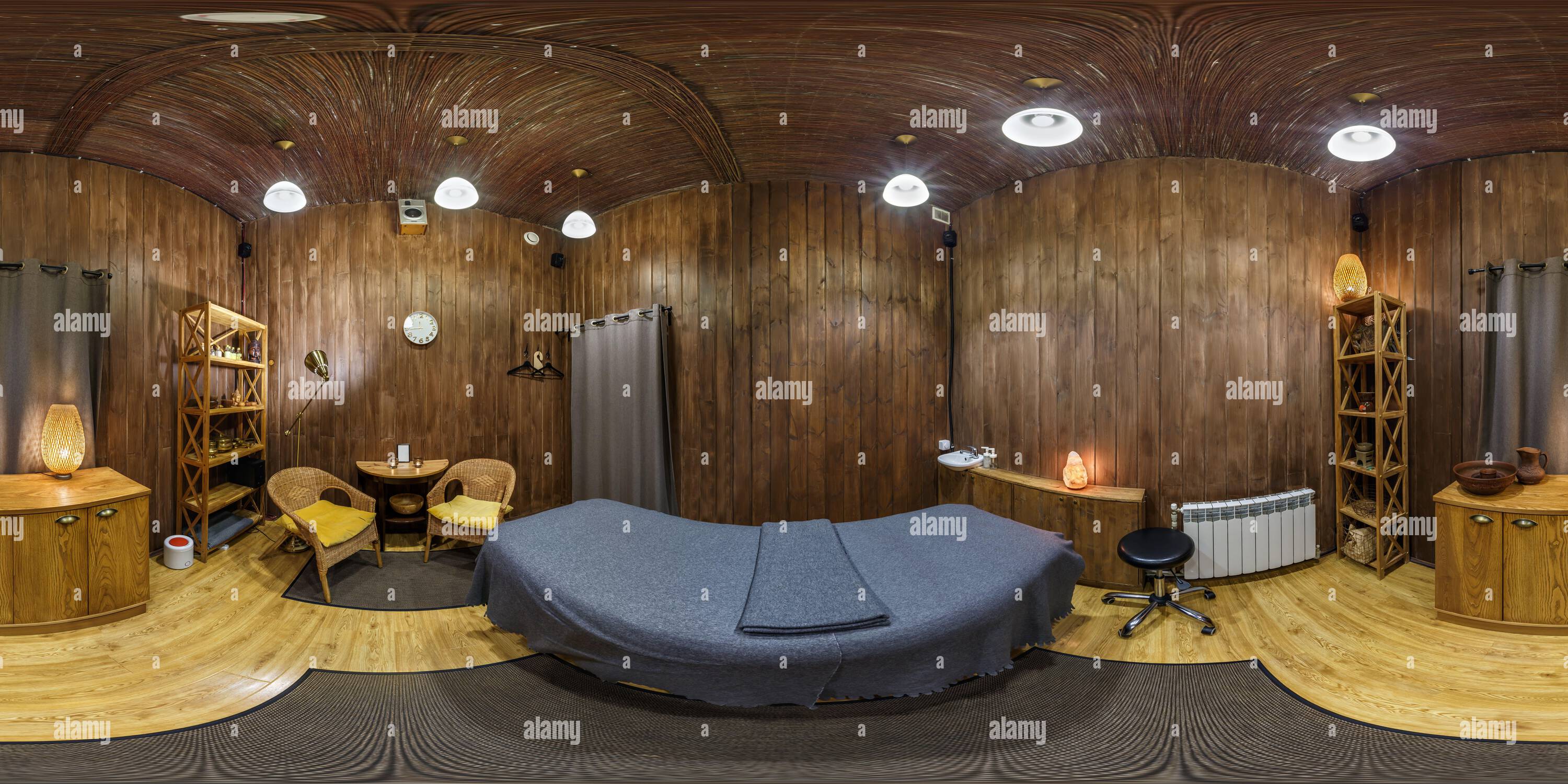 Vue panoramique à 360° de vue panoramique hdri 360 dans un élégant spa de beauté et salon de massage dans une salle en bois avec projection sphérique sans couture équirectangulaire. ,