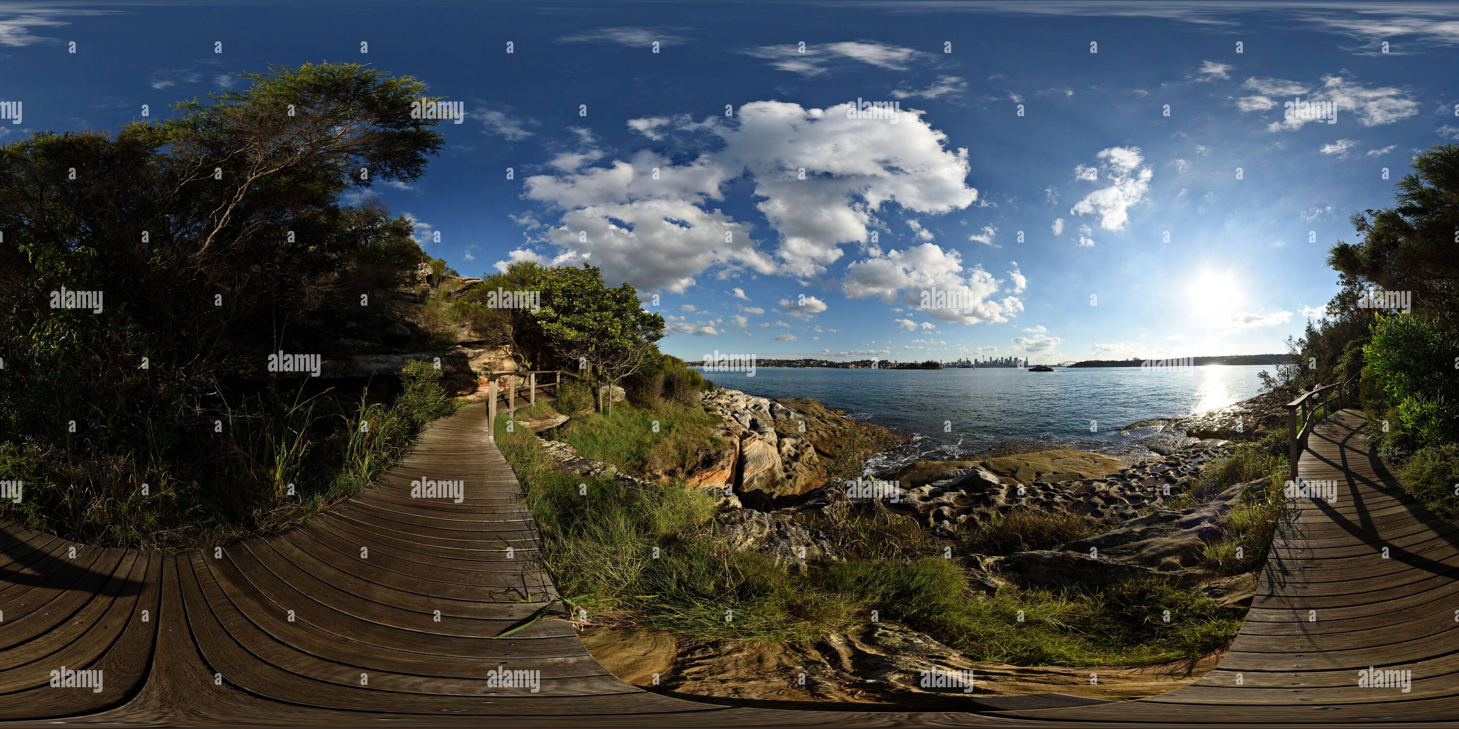 Vue panoramique à 360° de Grès et eau - vues sur le port depuis la piste Hermitage Foreshore Track, parc national du port de Sydney, panorama à 360°, Sydney, Australie