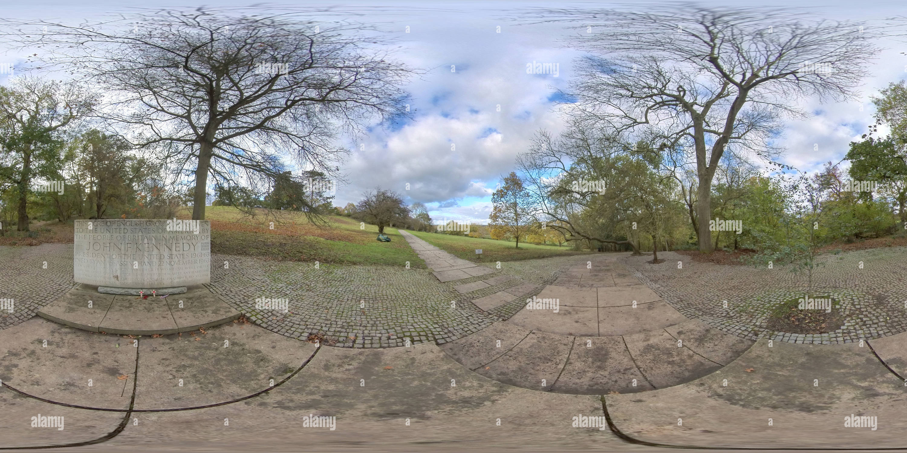 Vue panoramique à 360° de Le mémorial J F Kennedy à Runnymede.