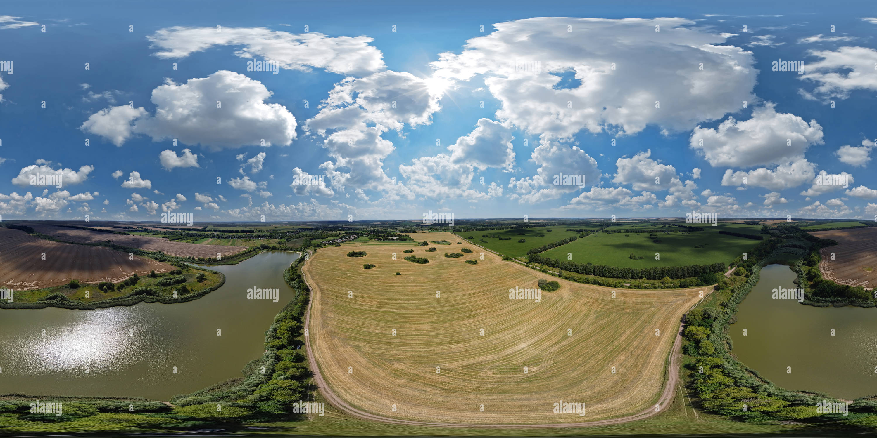 Vue panoramique à 360° de Région de Koursk district de Lgovsky village d'Ivanchikovo