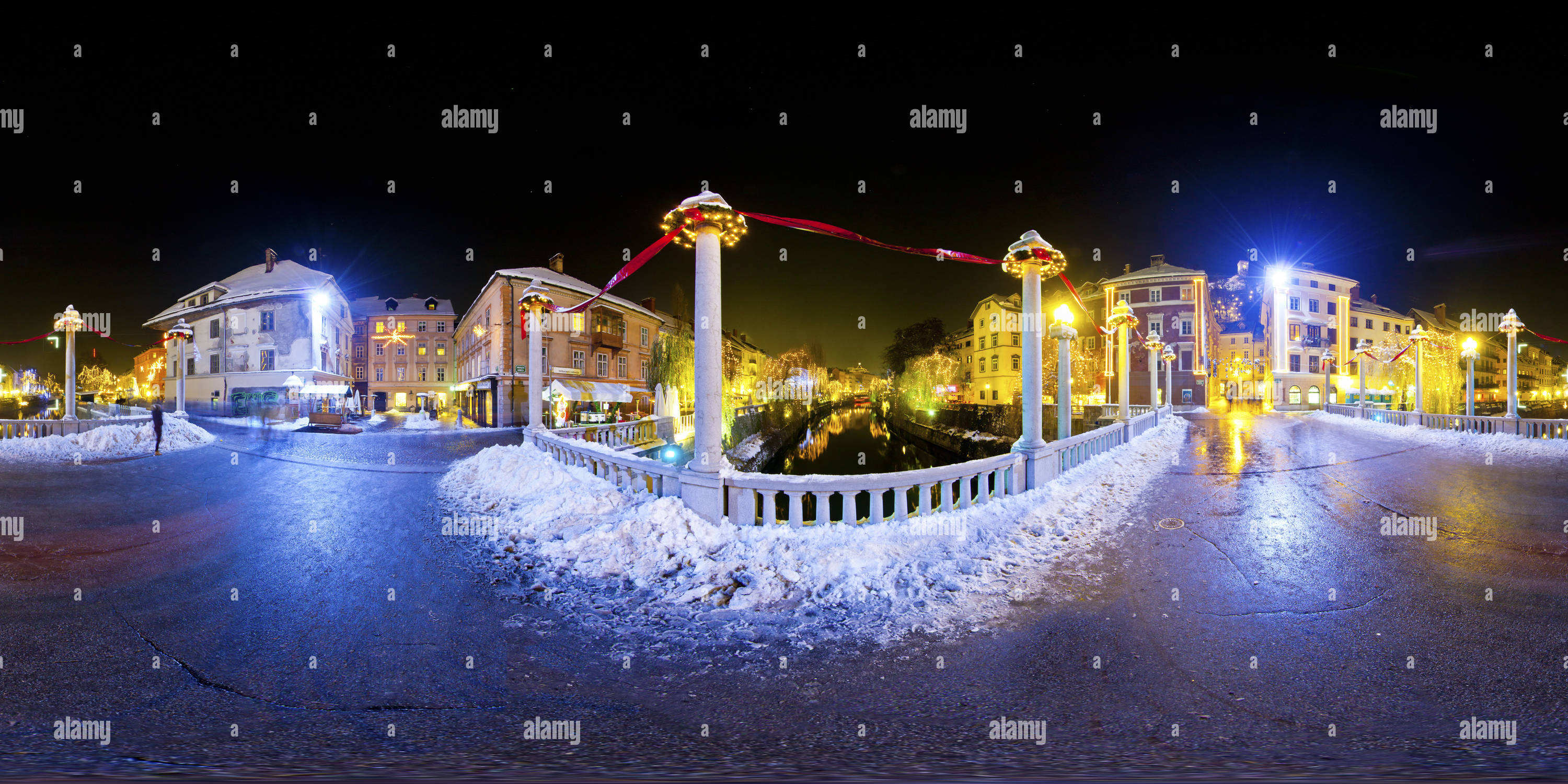 Vue panoramique à 360° de Šuštarski la plupart au temps de Noël, Ljubljana