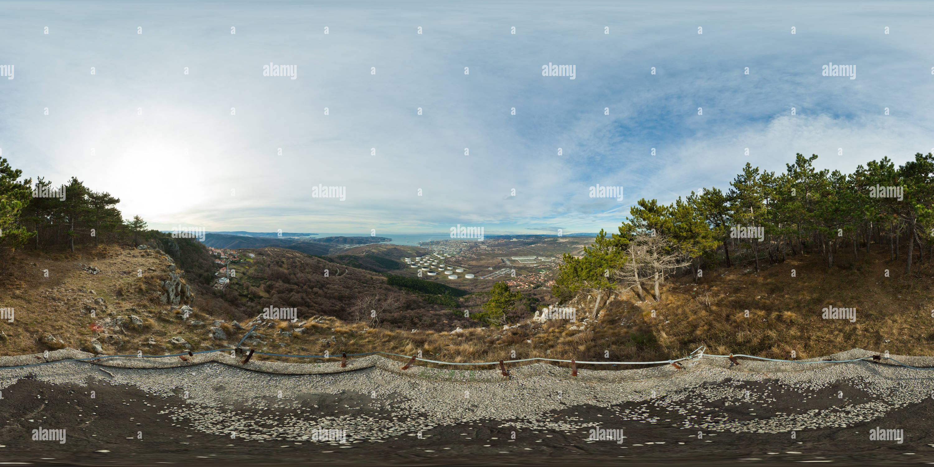 Vue panoramique à 360° de Vue depuis Socerb sur le golfe de Trieste