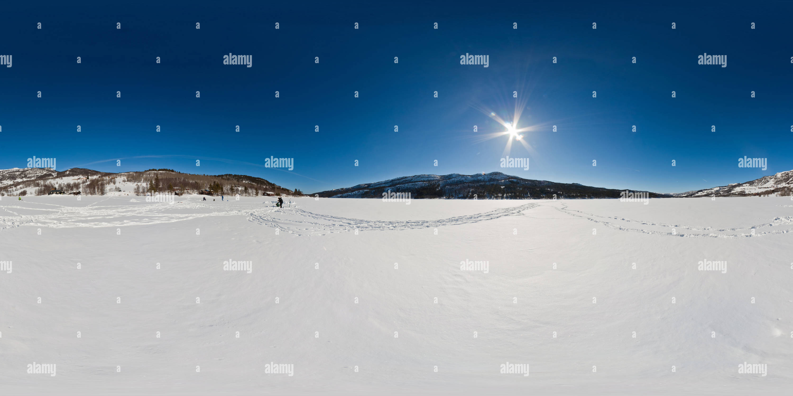 Vue panoramique à 360° de Pêche sur un lac gelé