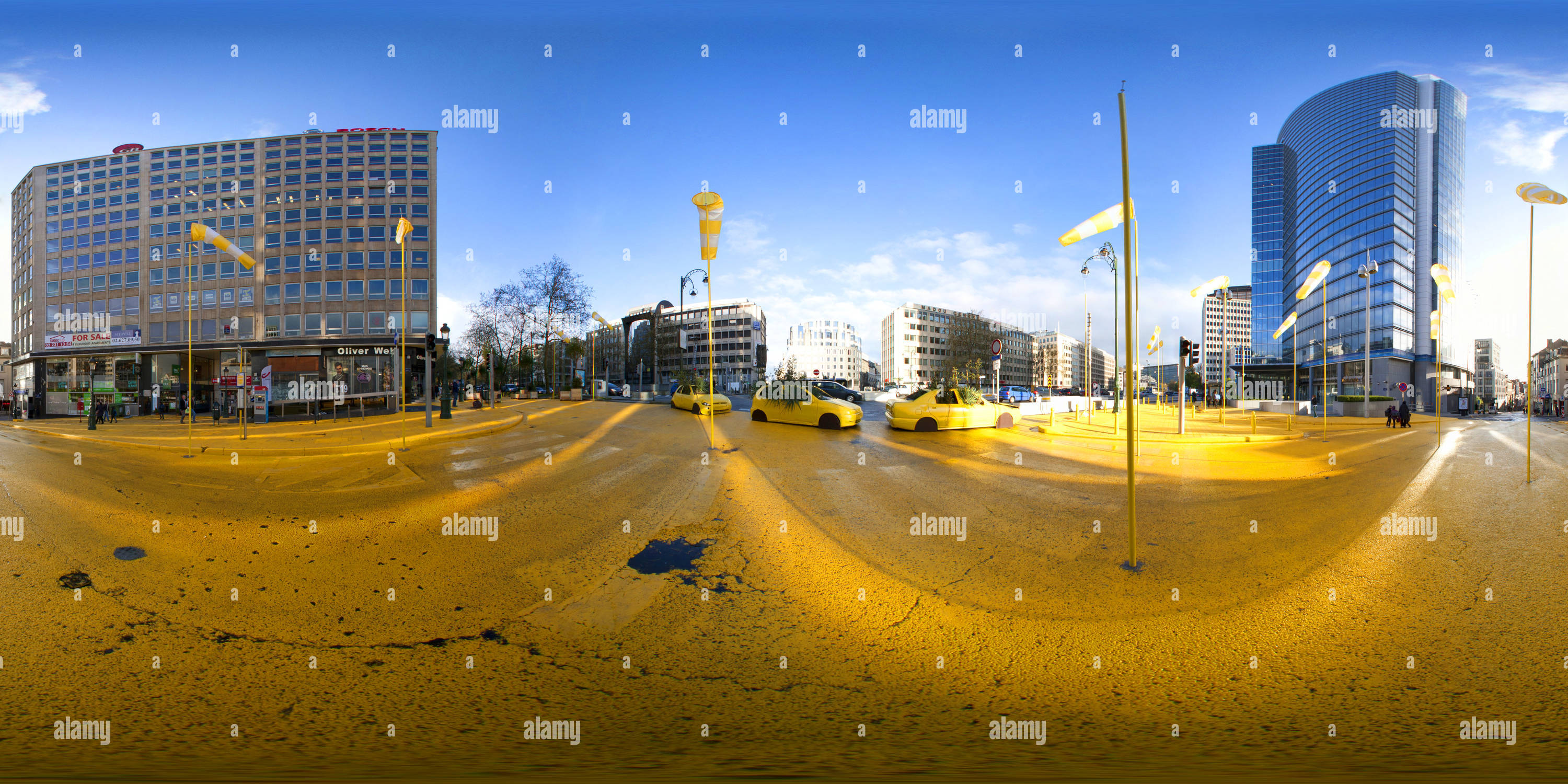 Vue panoramique à 360° de Place Madou peinte en jaune