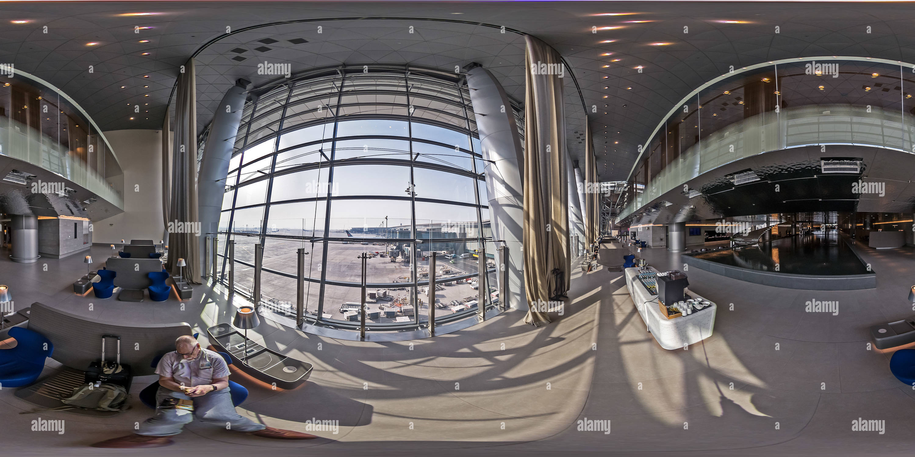 Vue panoramique à 360° de Doha Hamad International Airport Qatar Airways Al Mourjan Business Lounge