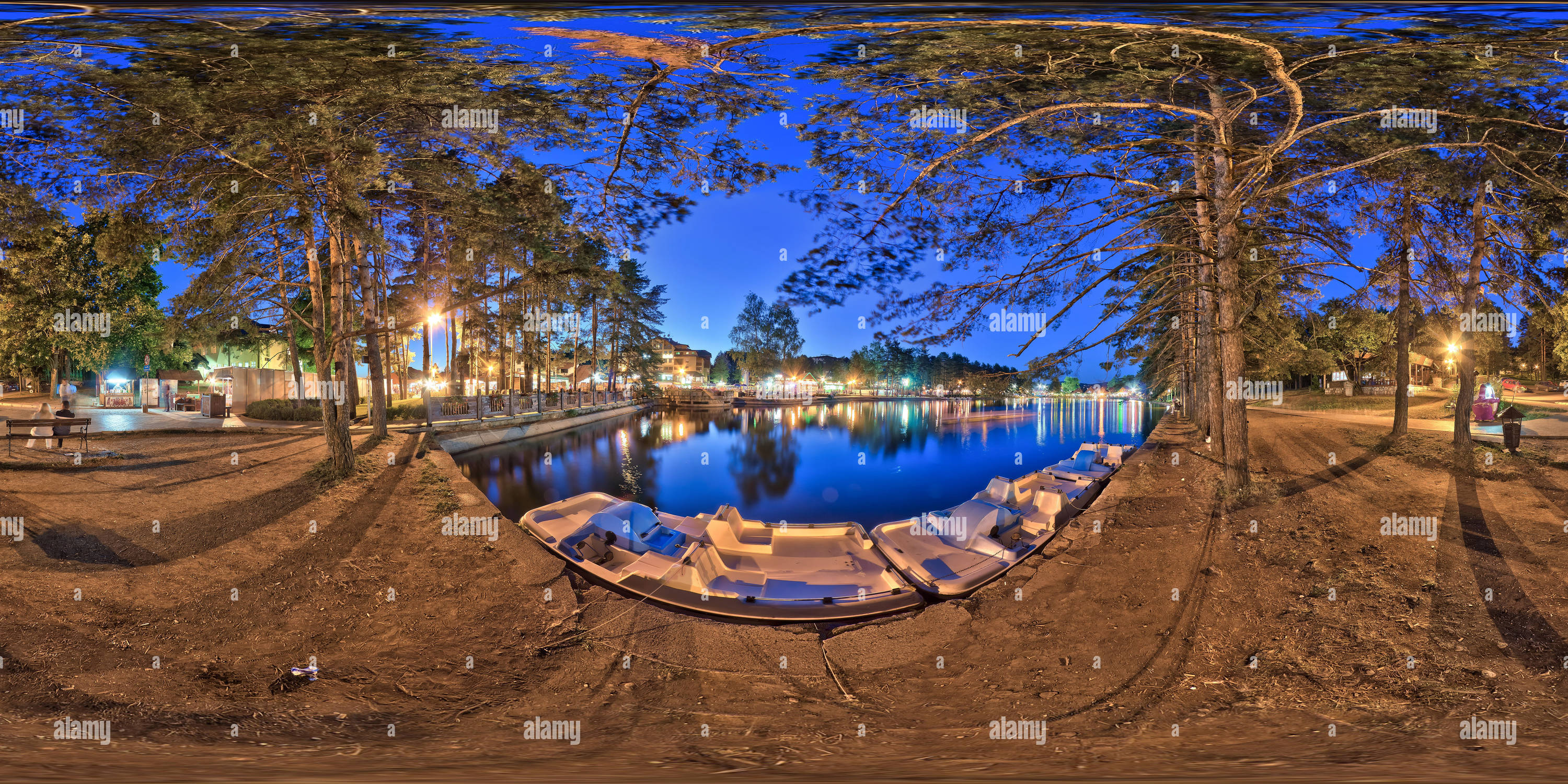 Vue panoramique à 360° de Zlatribor la nuit