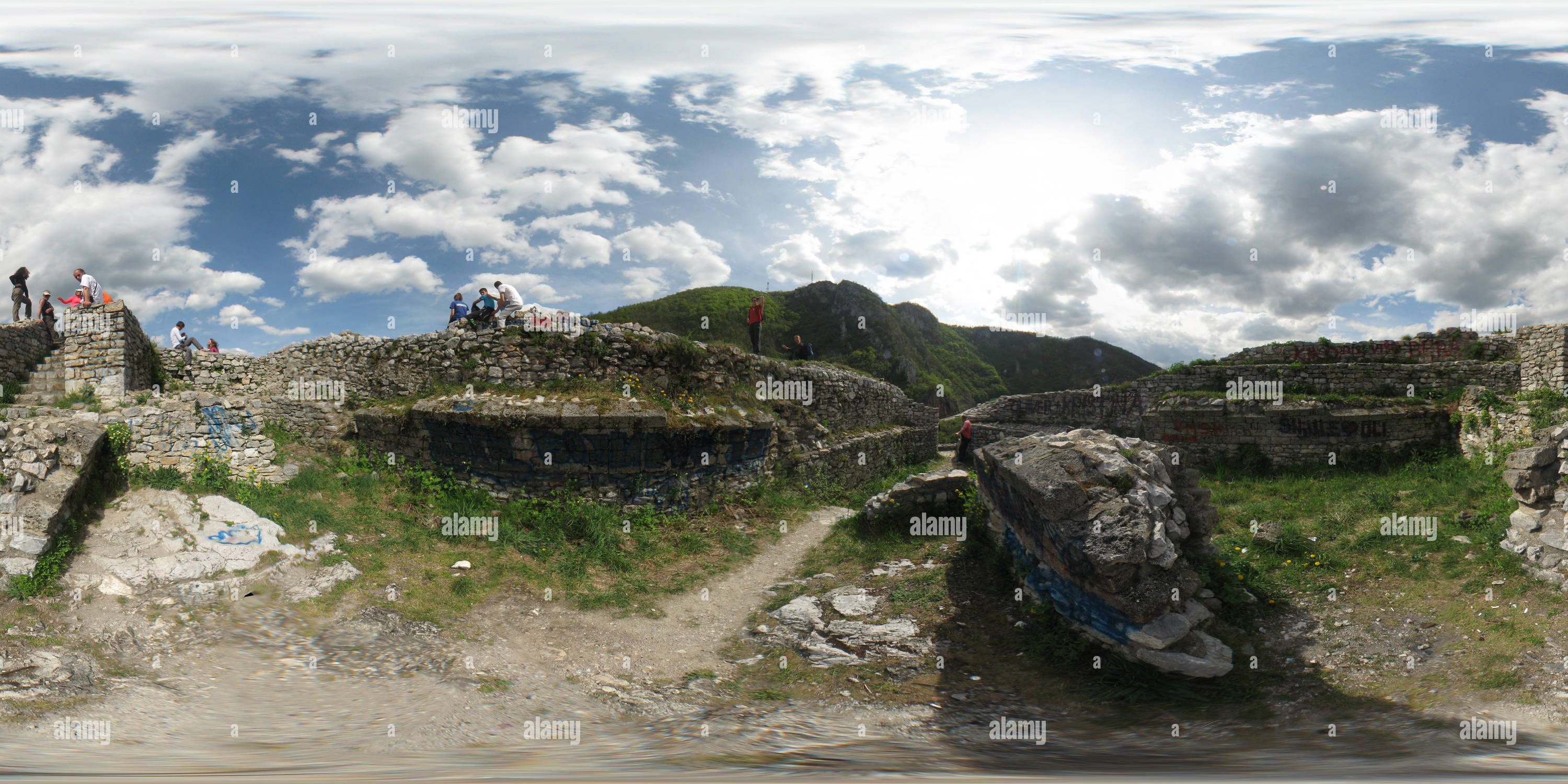 Vue panoramique à 360° de Uzice - ville médiévale-2