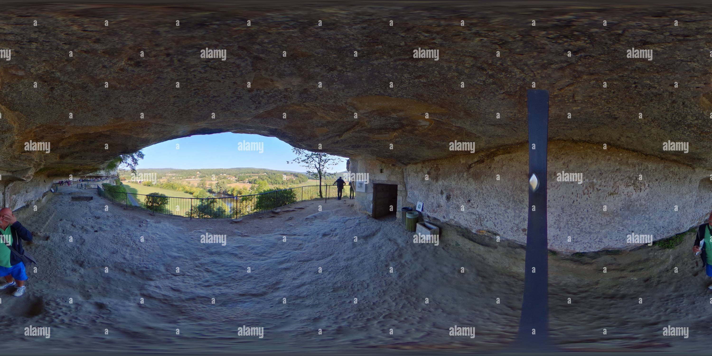 Vue panoramique à 360° de Cité troglodyte de la Roque St-Christophe 2