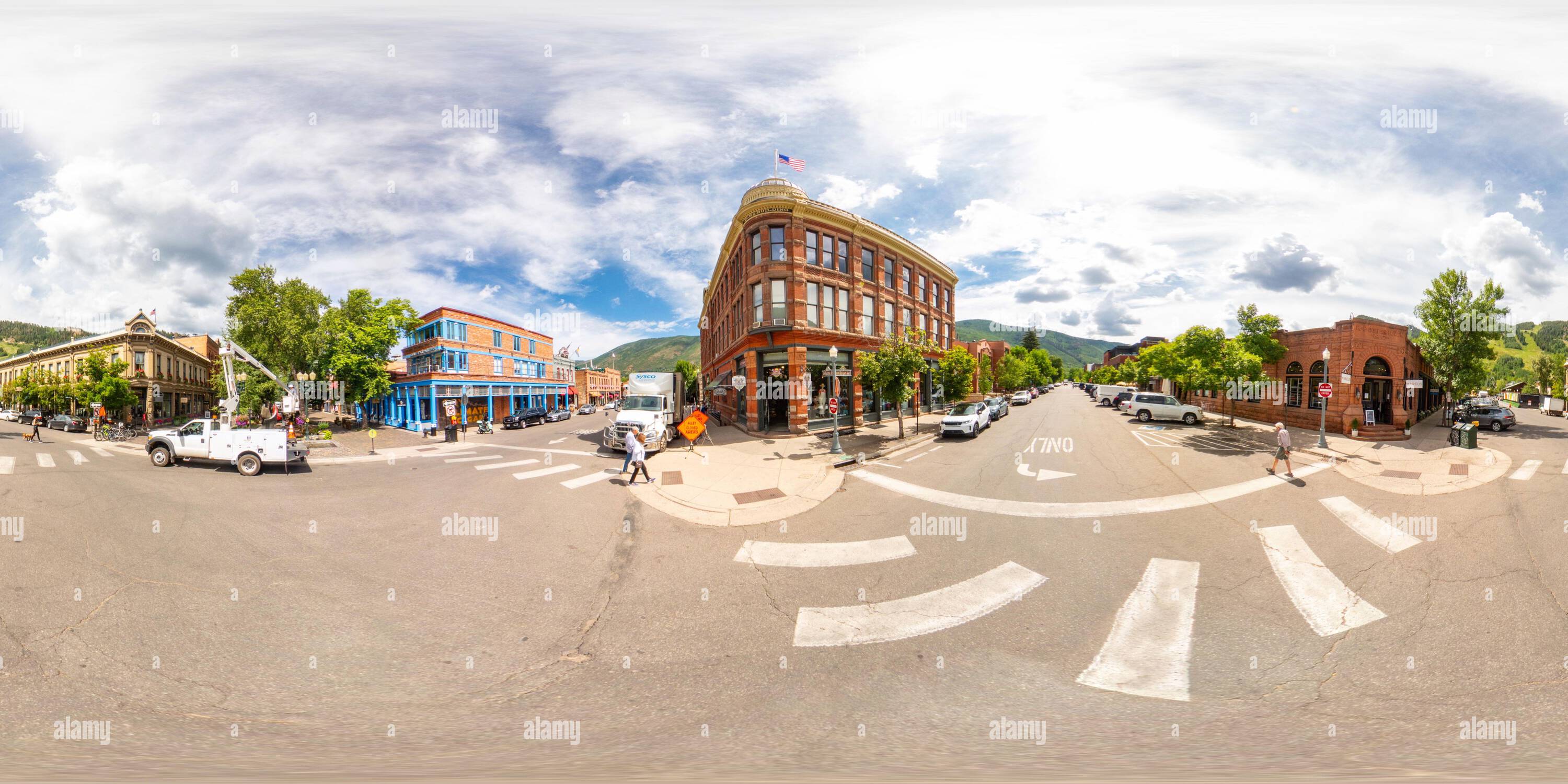 Vue panoramique à 360° de Aspen, CO, USA - 27 juillet 2023 : 360 panorama équirectangulaire au milieu de la rue Aspen Colorado