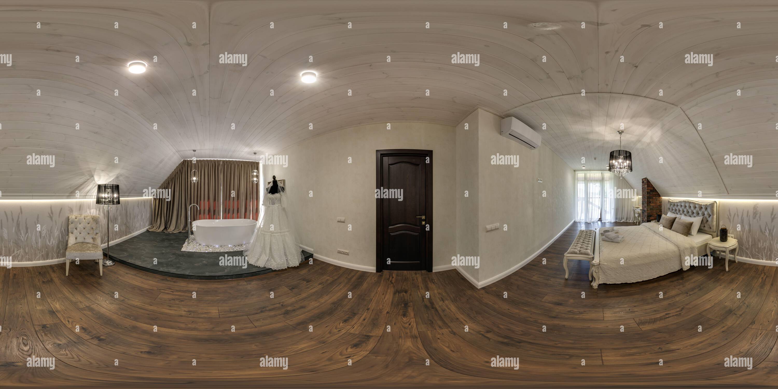 Vue panoramique à 360° de 360 hdri panorama à l'intérieur de vip chambre écologique en bois dans une ferme de style rustique sur sol mansardé avec plafond chevron dans la projection équirectangulaire w