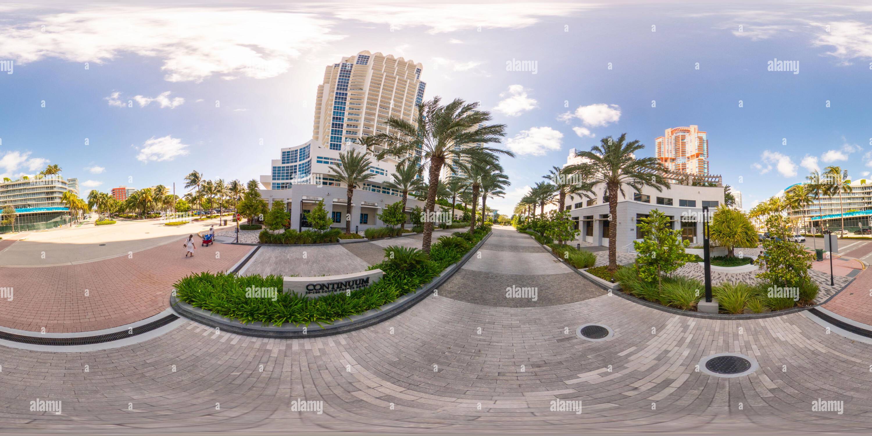 Vue panoramique à 360° de Miami Beach, FL, USA - 3 septembre 2023 : 360 photo équirectangulaire entrée à la Continuum Tower Miami Beach SoBe