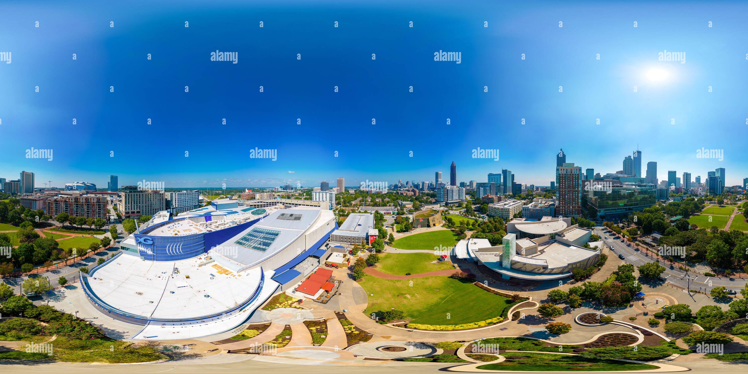 Vue panoramique à 360° de Atlanta, GA, États-Unis - 9 septembre 2023 : photo aérienne 360 vr drone du parc Pemberton place avec vue sur Georgia Aquarium World de Coca Cola National cent