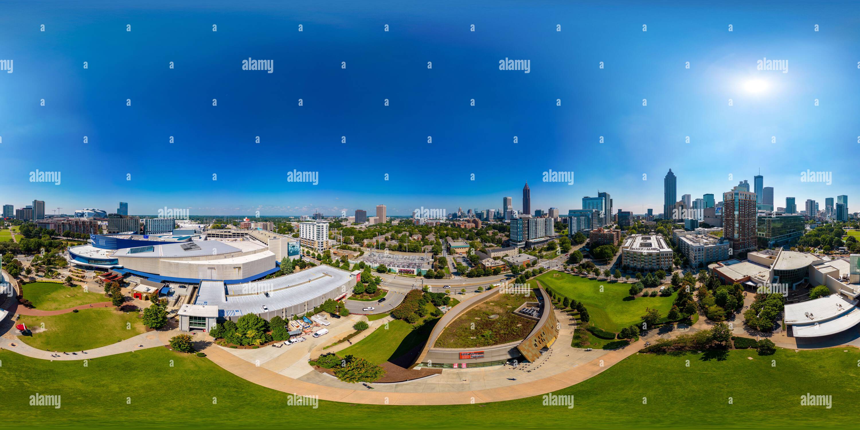 Vue panoramique à 360° de Atlanta, GA, USA - 9 septembre 2023 : photo aérienne 360 vr du parc Pemberton place avec vue de Georgia Aquarium World du Coca Cola National Center for