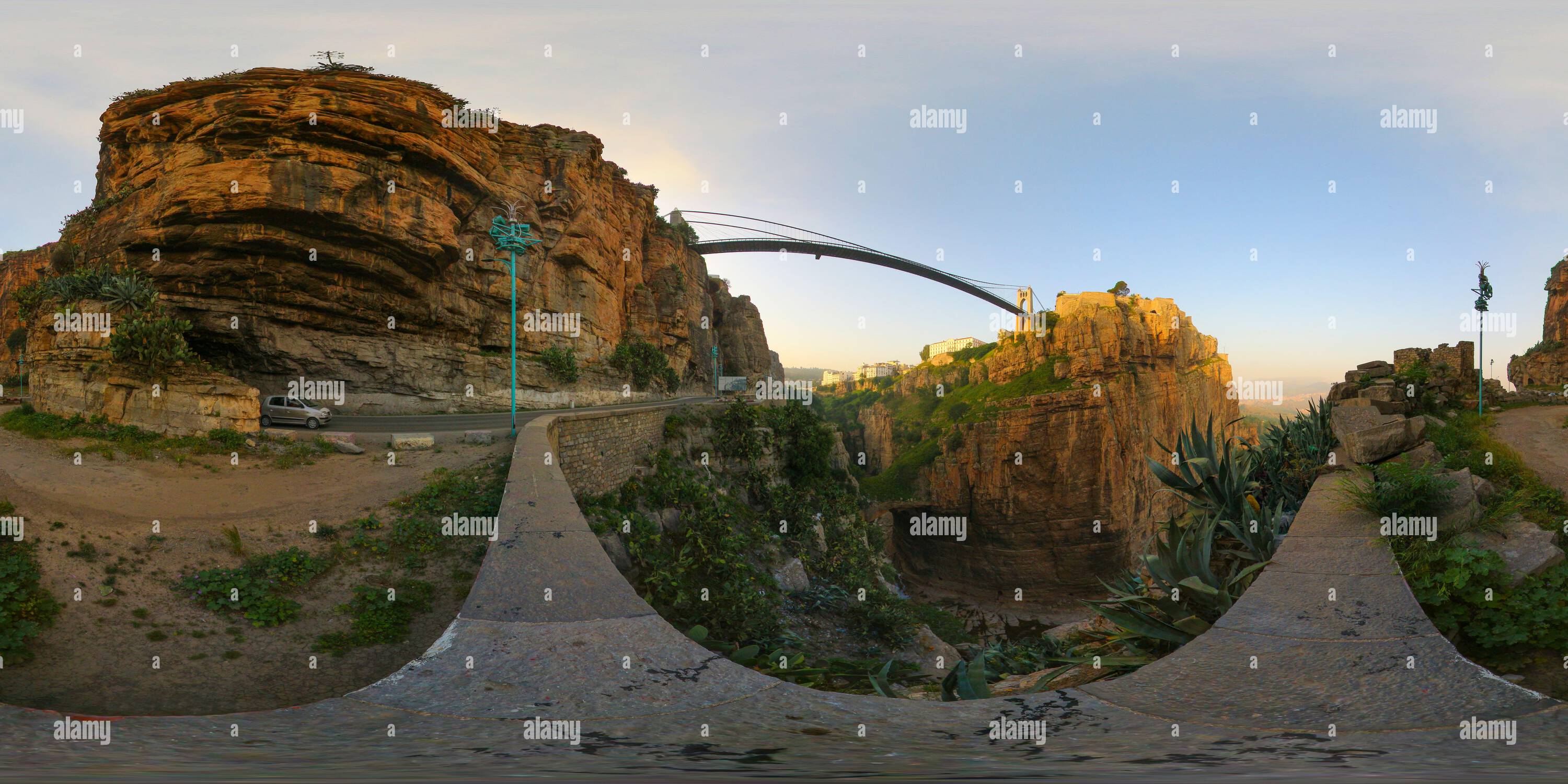 Vue panoramique à 360° de La ville de Constantine et ses perspectives dantesques (3 de 7).