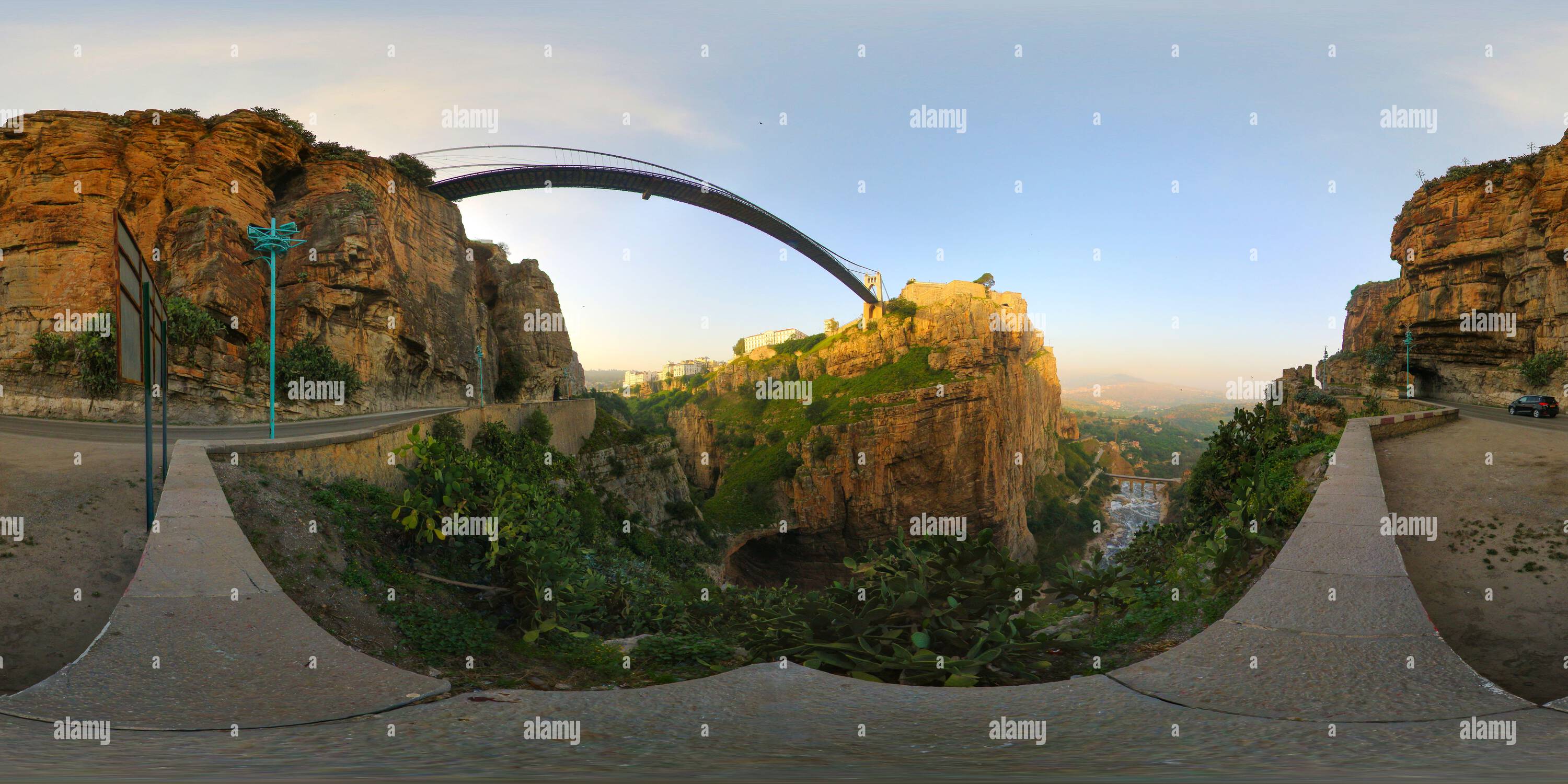 Vue panoramique à 360° de La ville de Constantine et ses perspectives dantesques (4 de 7).