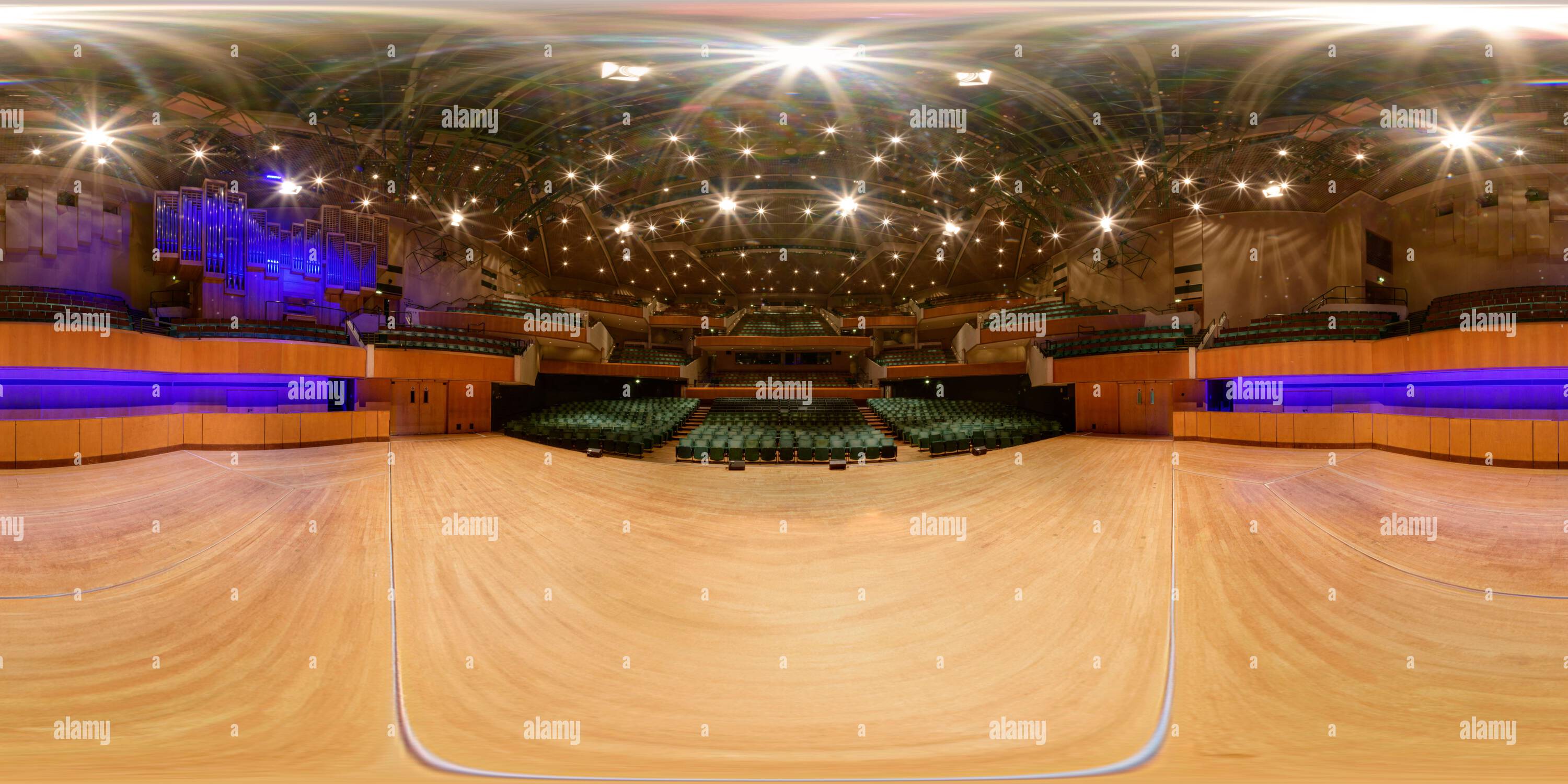 Vue panoramique à 360° de Panorama interactif de 360˚ de l'intérieur du Saint David's Hall Cardiff