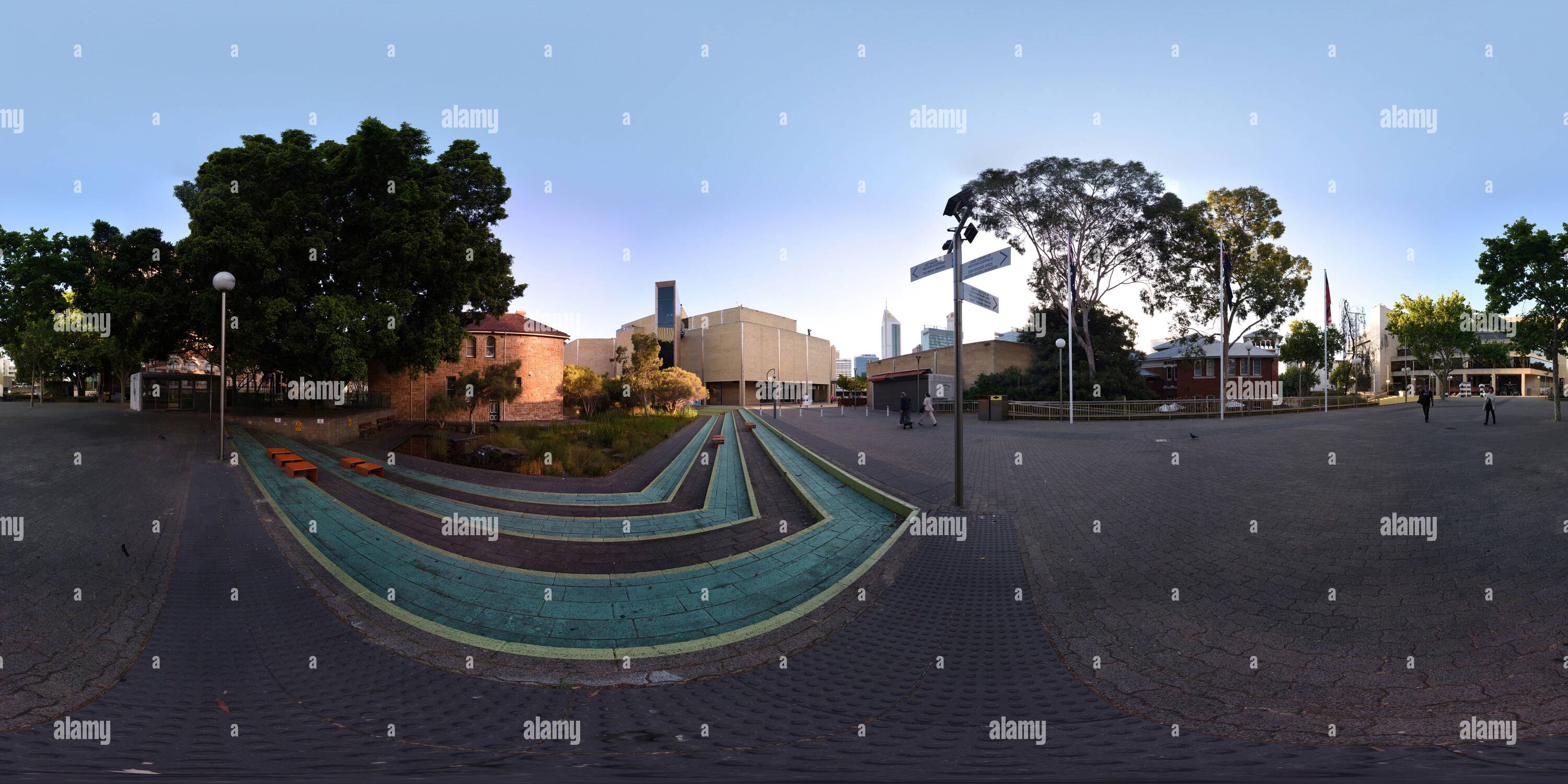 Vue panoramique à 360° de Perth Cultural Centre, Plaza reliant la Bibliothèque d'État à la Galerie de WA, Musée et Panorama PICA 360°