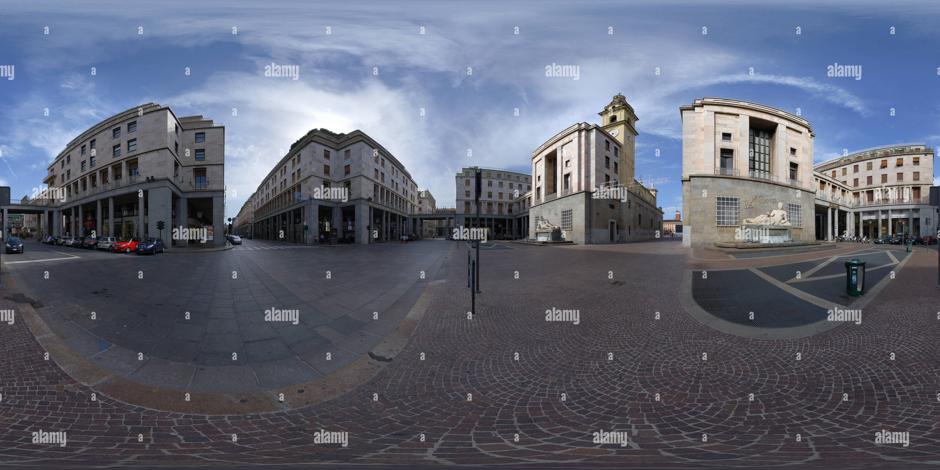 Vue panoramique à 360° de Piazza C.L.N. - Via Roma