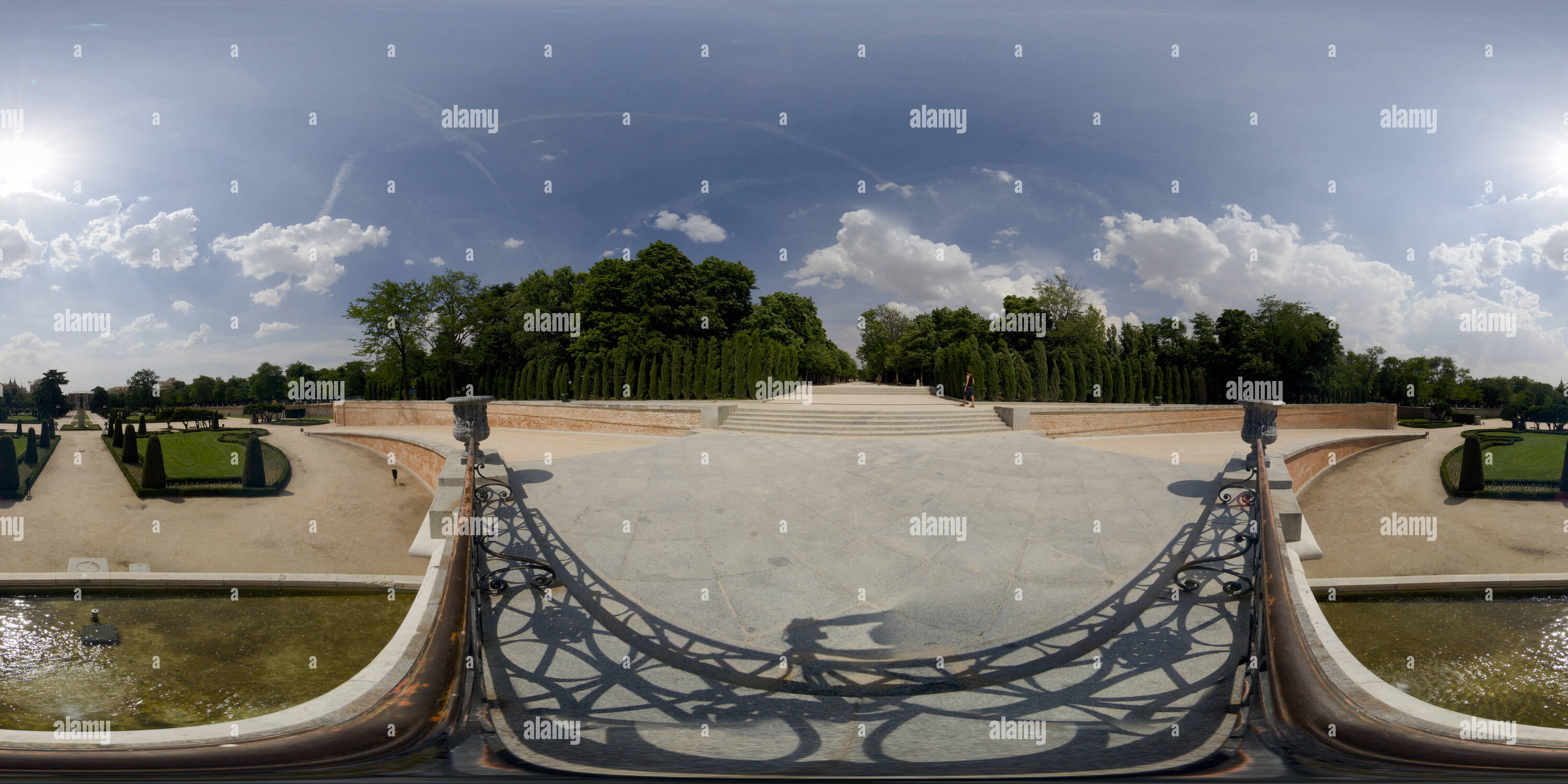 Vue panoramique à 360° de Plaza del parterre dans le parc du Retiro