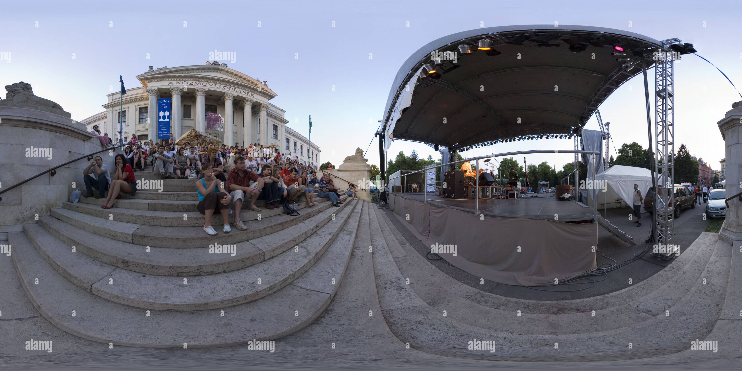 Vue panoramique à 360° de La journée de Szeged - concert de rock