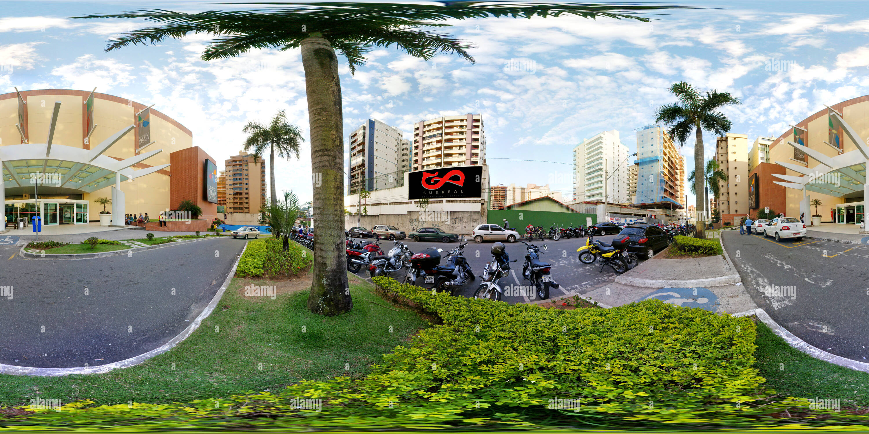 Vue panoramique à 360° de Edifício Caterina Da Vinci na Rua Humberto Serrano em frente ao Shopping Praia da Costa