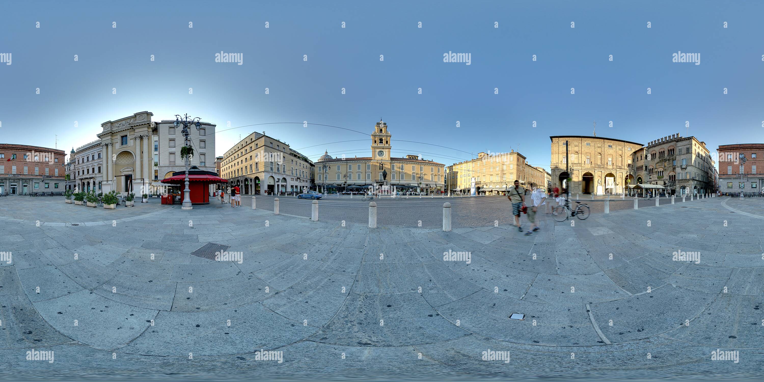 Vue panoramique à 360° de Piazza Garibaldi