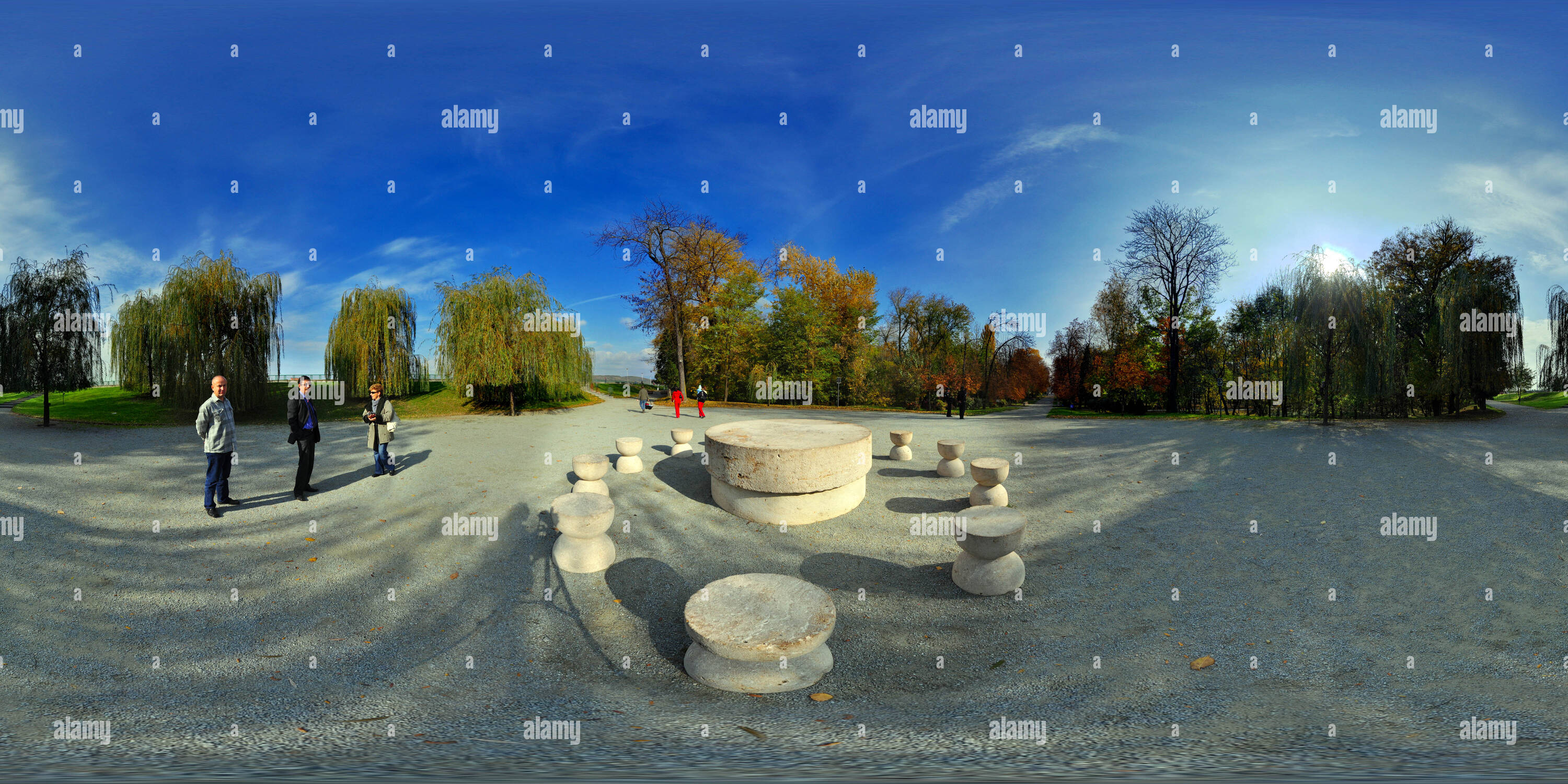 Vue panoramique à 360° de Le Silence Table - sculpture de Constantin Brancusi