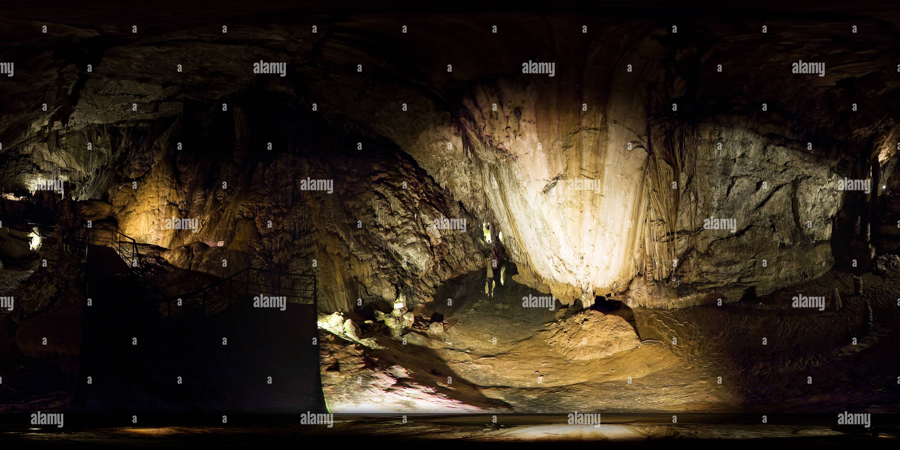 Vue panoramique à 360° de Dim Cavern